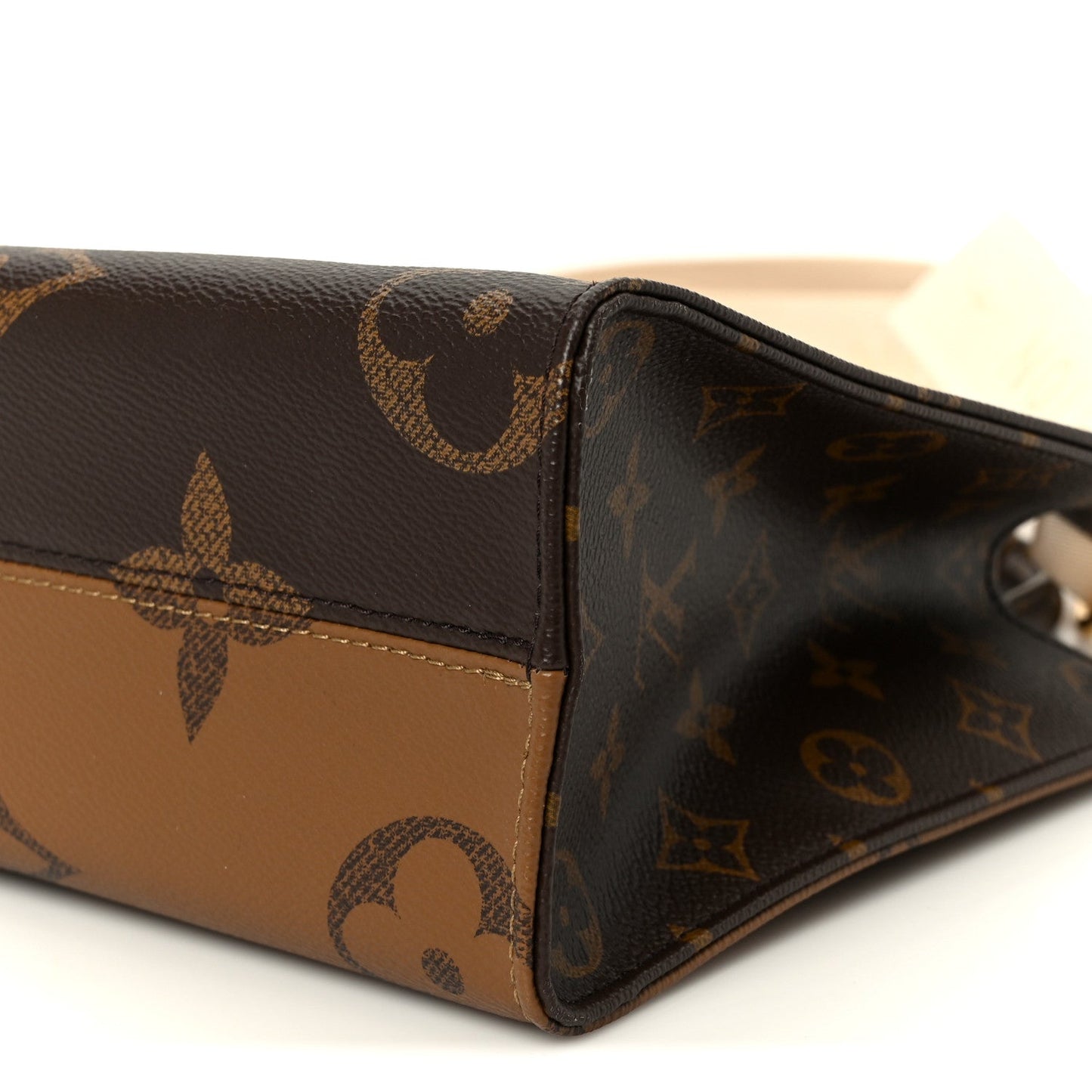 Reverse Monogram Giant Onthego PM