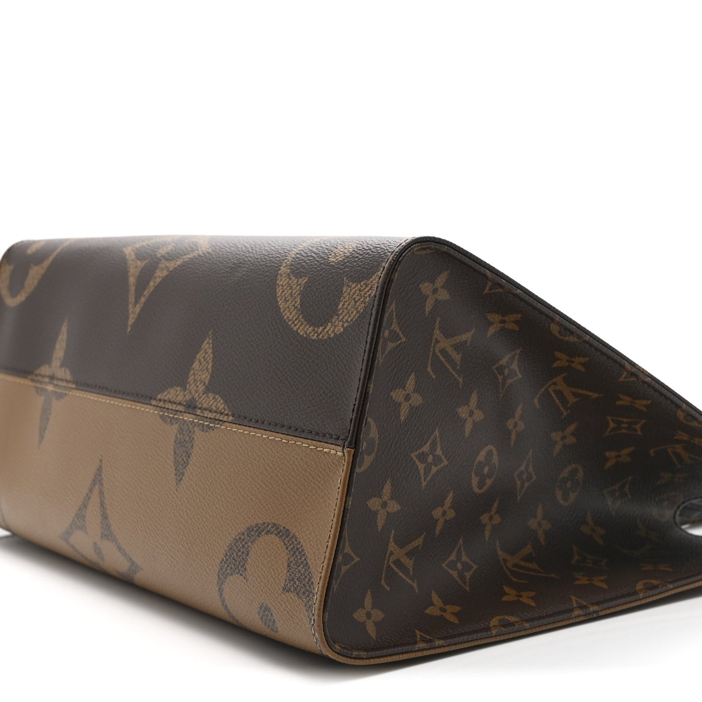 Reverse Monogram Giant Onthego MM