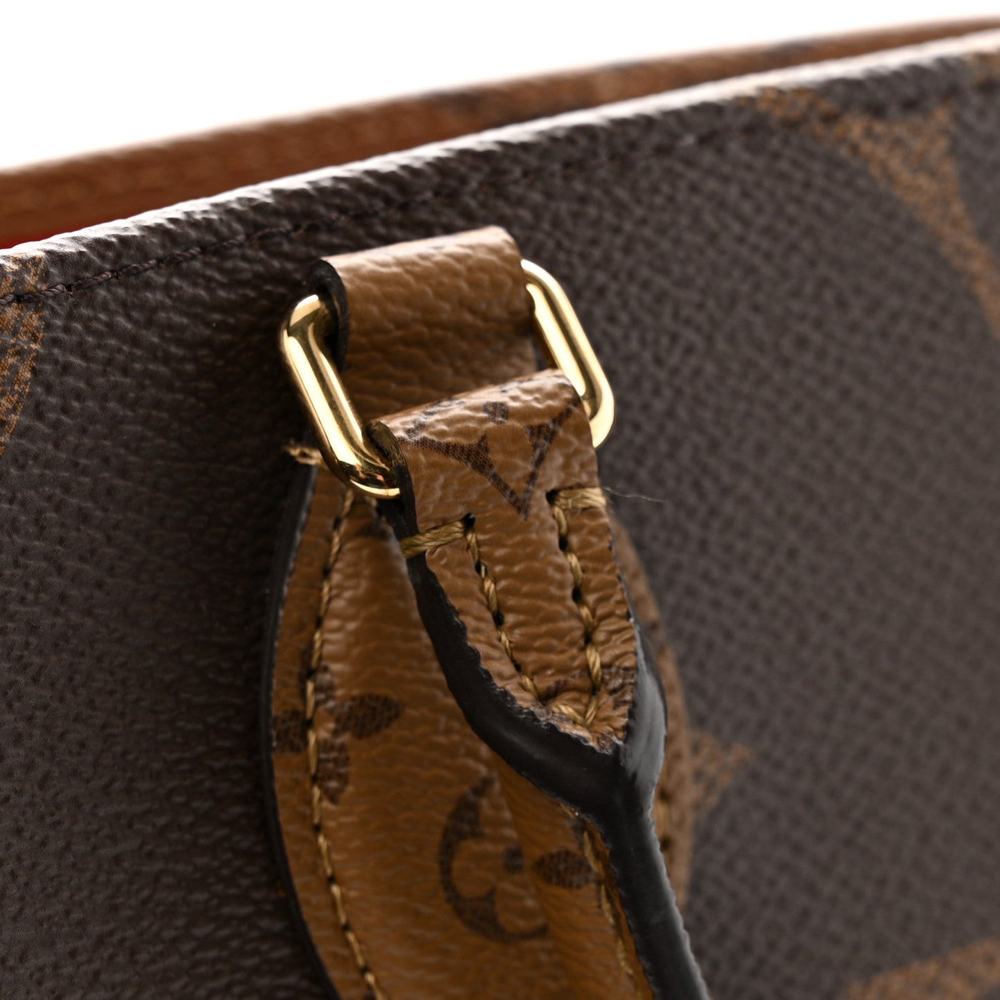 Reverse Monogram Giant Onthego PM