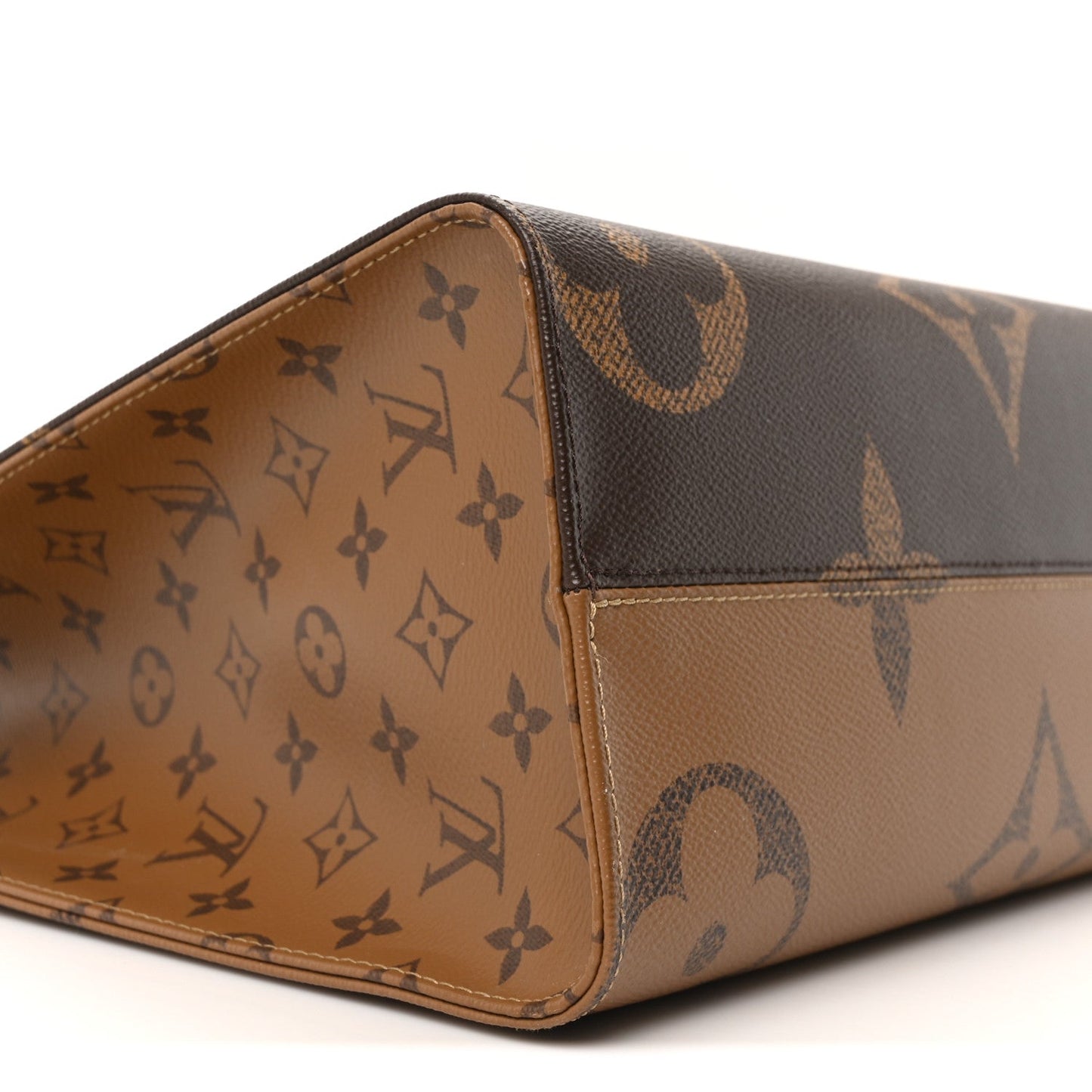 Reverse Monogram Giant Onthego MM
