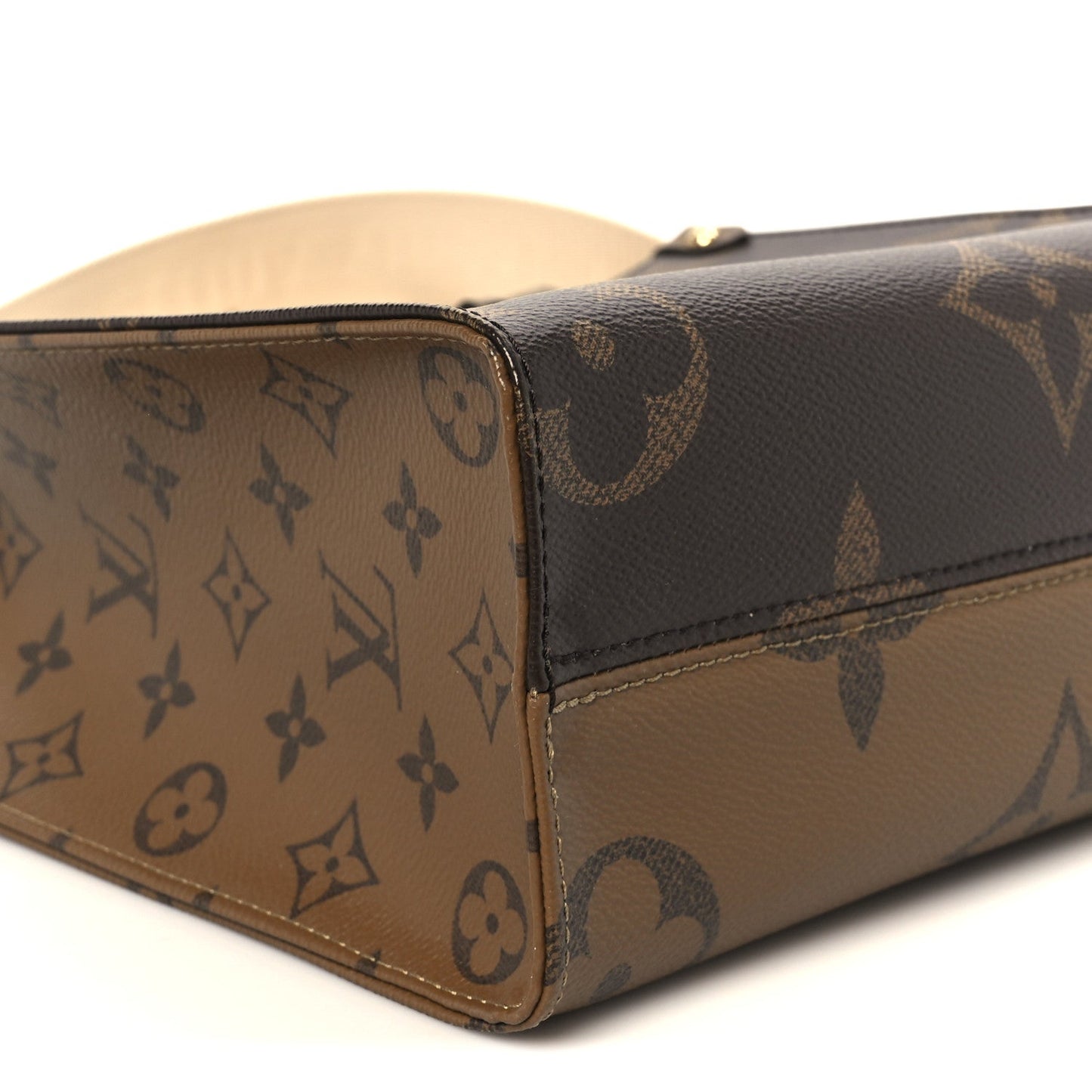 Reverse Monogram Giant Onthego PM