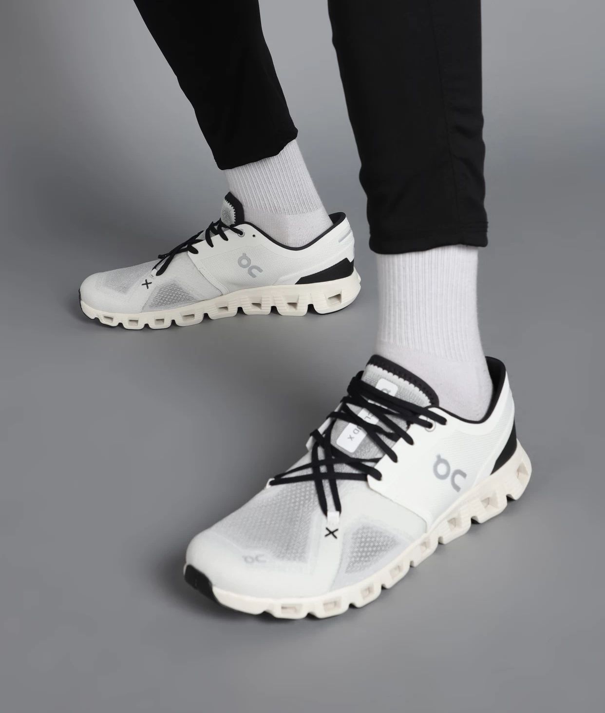 On Running Cloud X 3 white