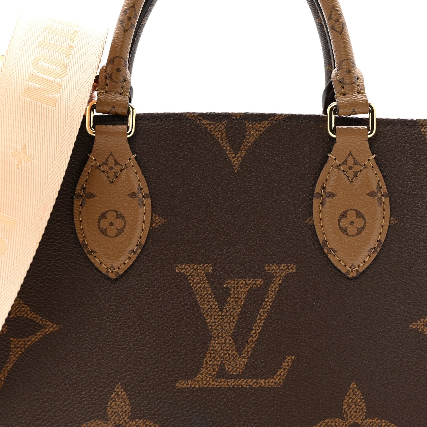 Reverse Monogram Giant Onthego PM