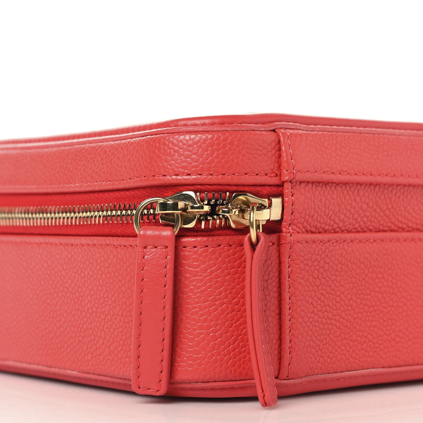 Caviar Quilted Medium CC Filigree Vanity Case Red