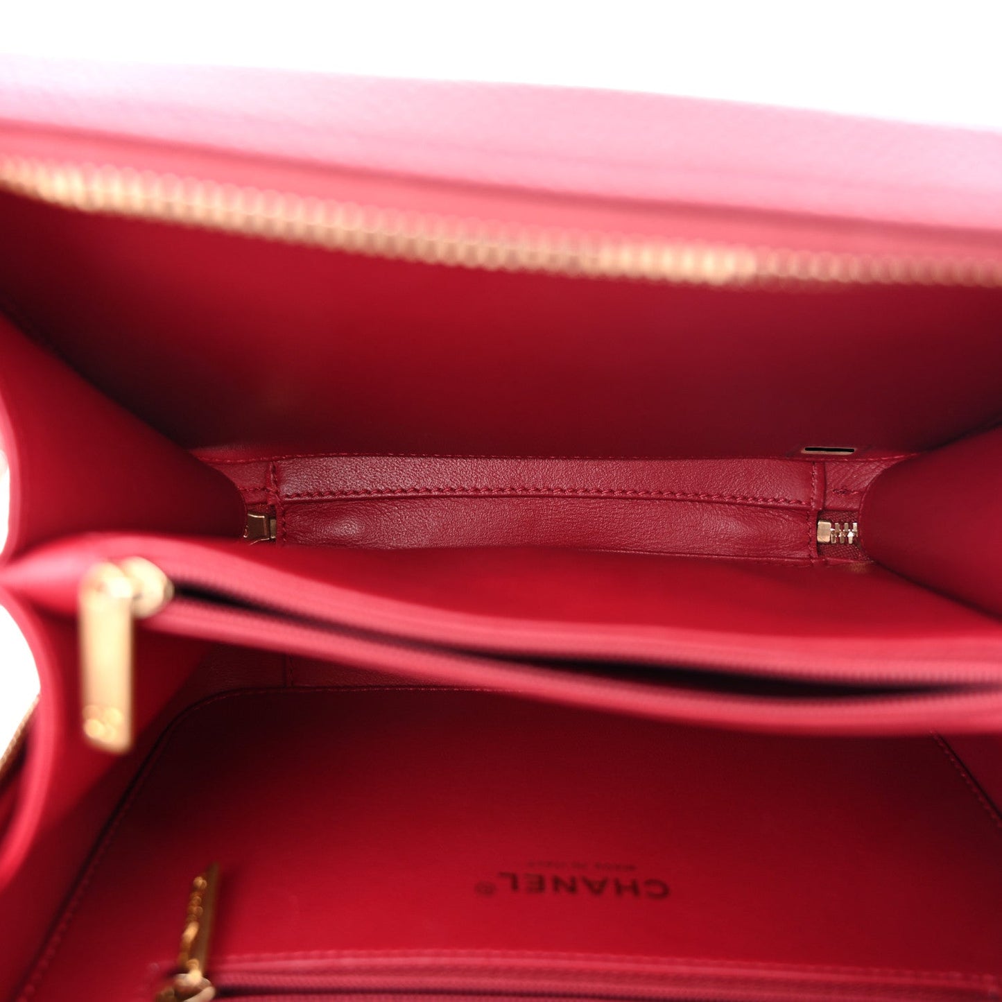 Caviar Quilted Medium CC Filigree Vanity Case Burgundy