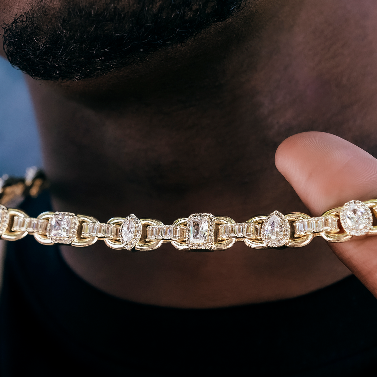 Diamond Cluster Mariner Chain in Yellow Gold