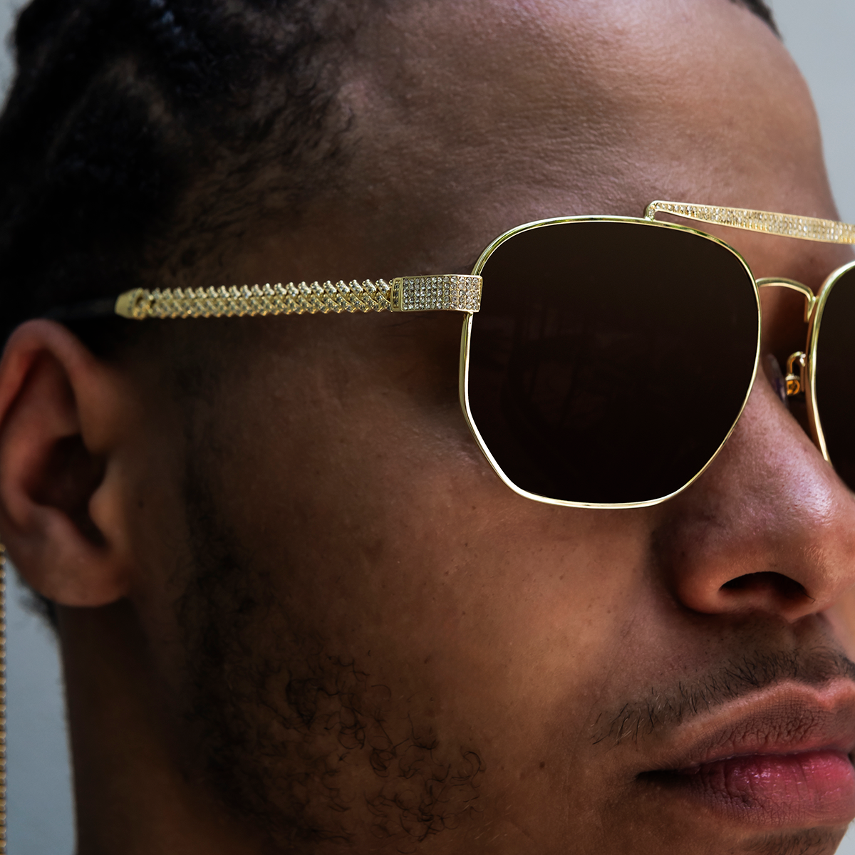 The Grove Sunglasses in Yellow Gold with Sunglass Chain