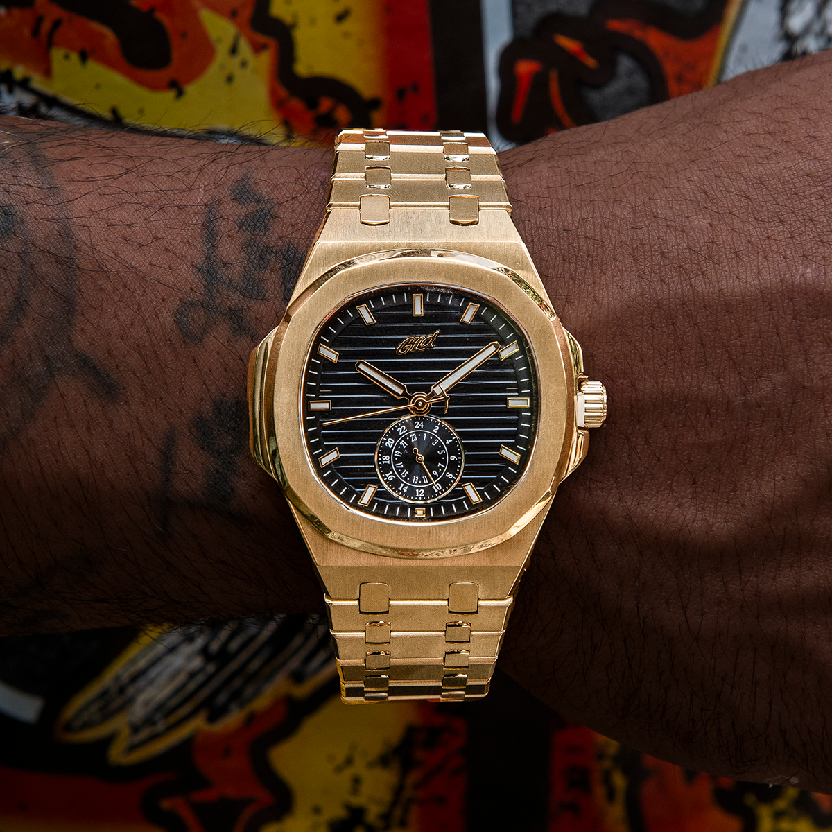 39MM Visionary Plain Case & Black Dial Watch - Yellow Gold