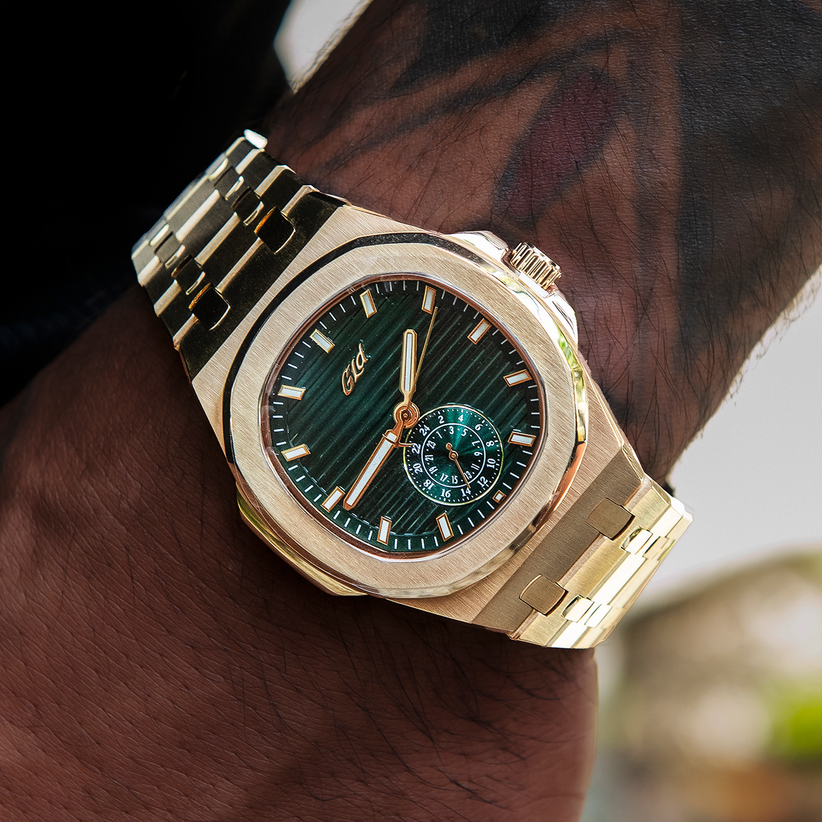 39MM Visionary Plain Case & Green Dial Watch - Yellow Gold