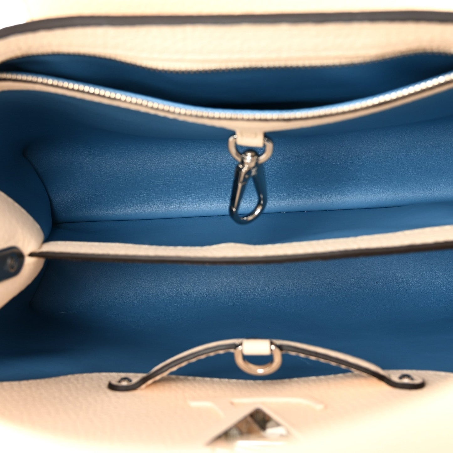 Taurillon Capucines MM Gradient Blue