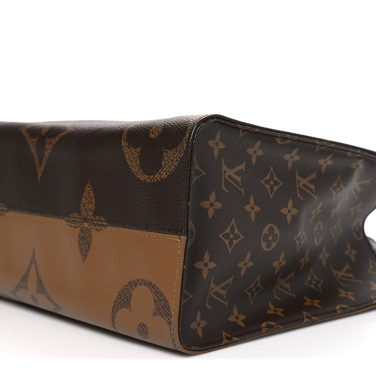 Reverse Monogram Giant Onthego MM