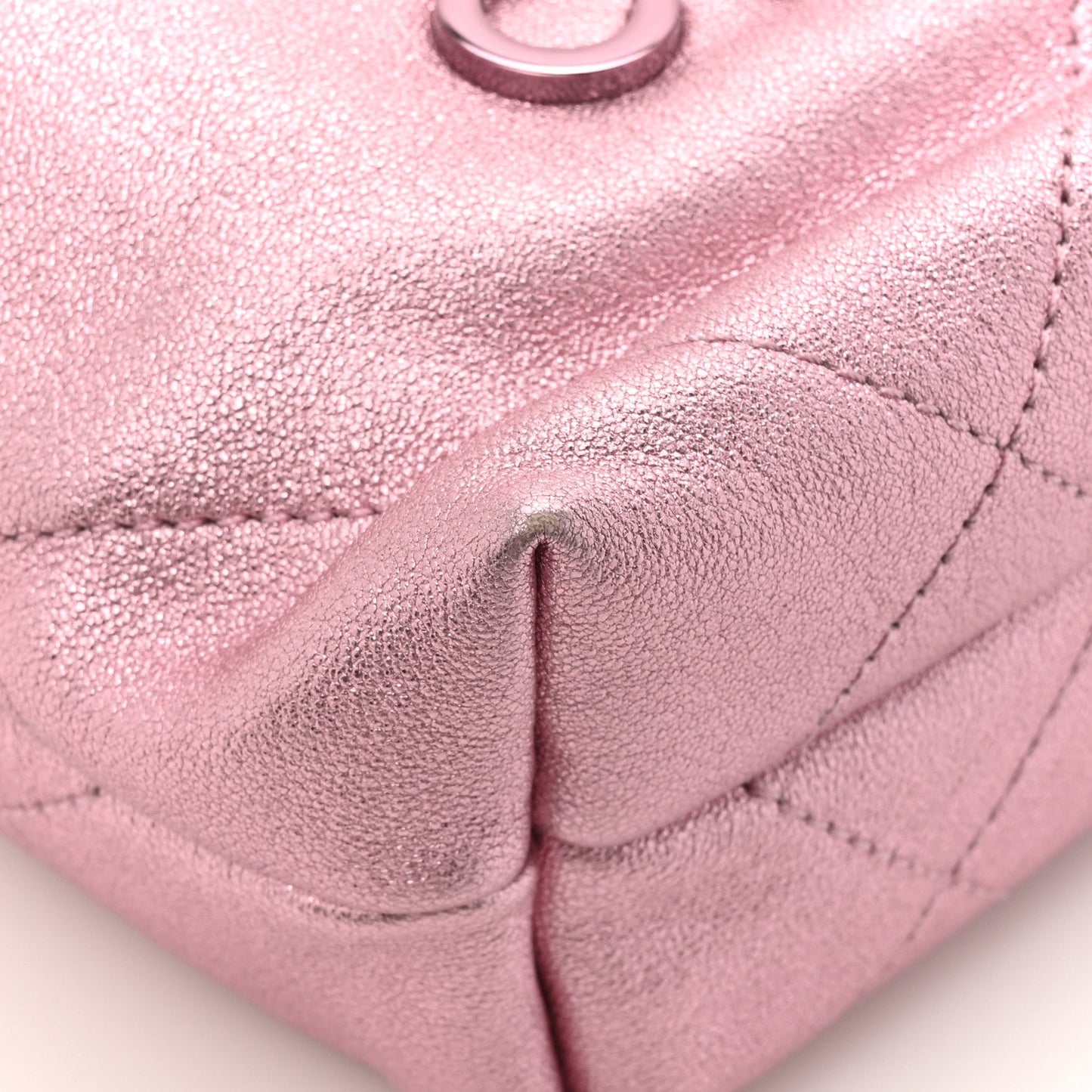 Metallic Lambskin Lacquered Monochrome Quilted Mini Chanel 22 Pink