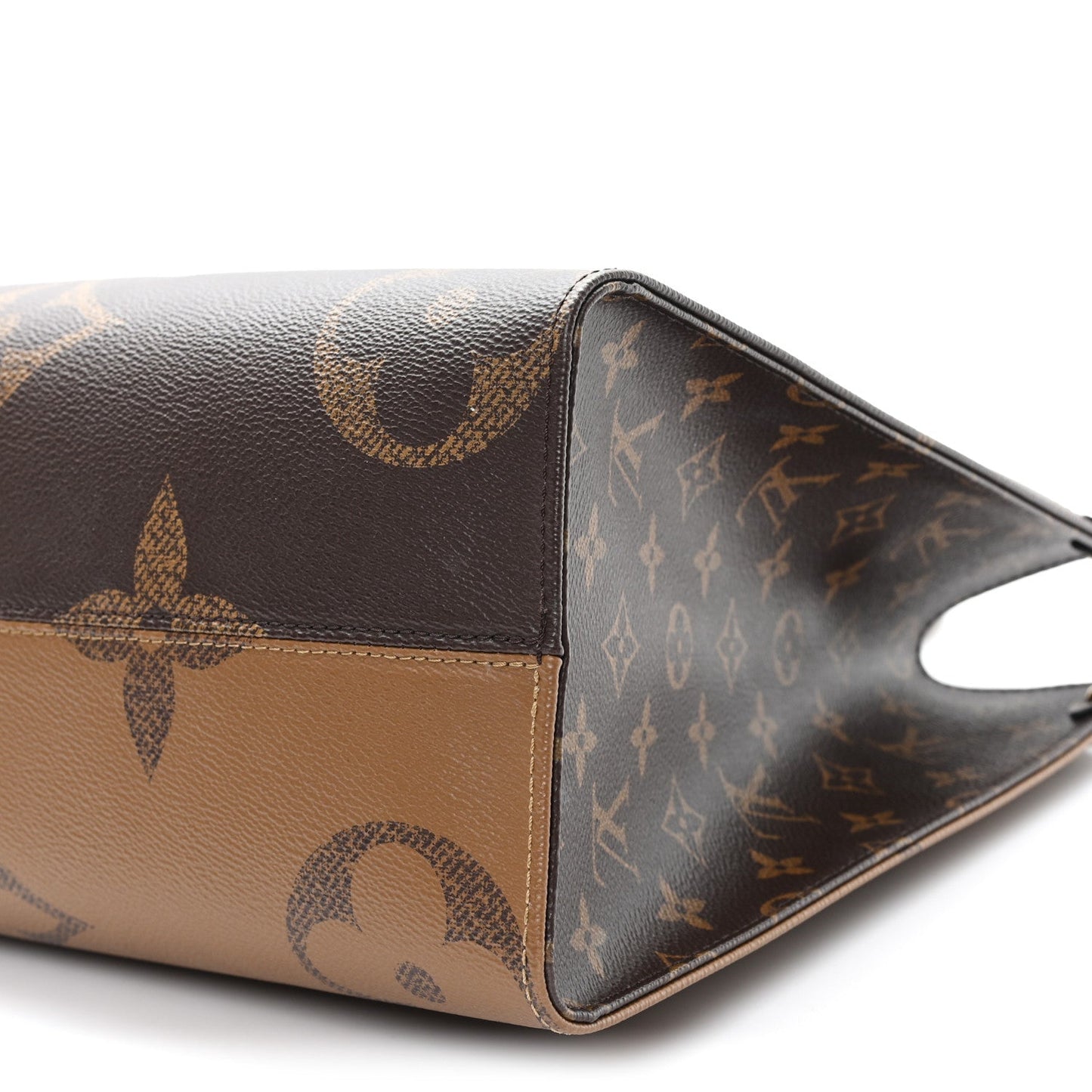 Reverse Monogram Giant Onthego MM