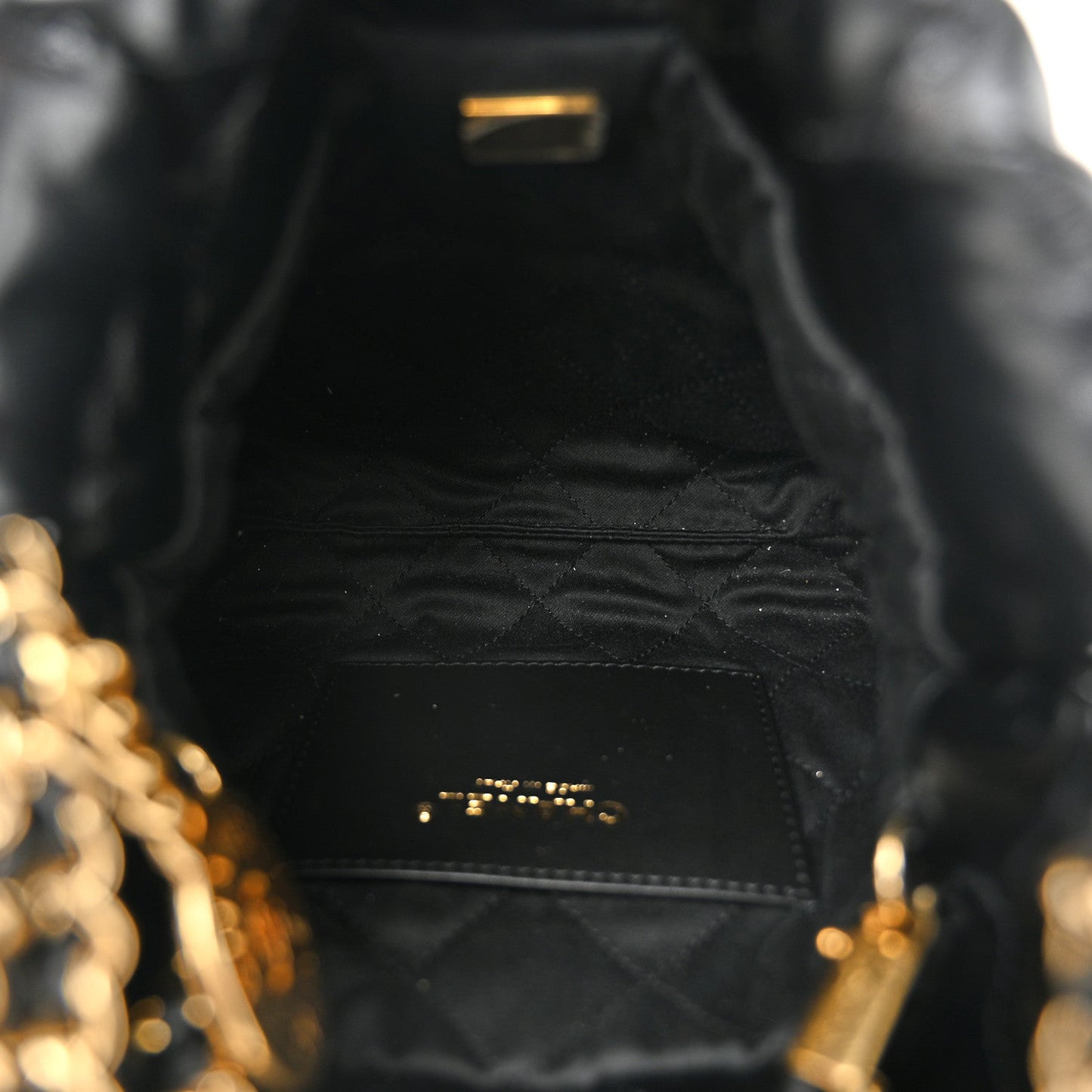 Shiny Calfskin Quilted Pearl CC Chain Mini Chanel 22 Black
