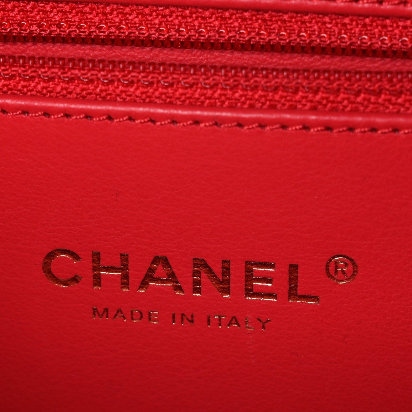 Caviar Quilted Medium CC Filigree Vanity Case Red