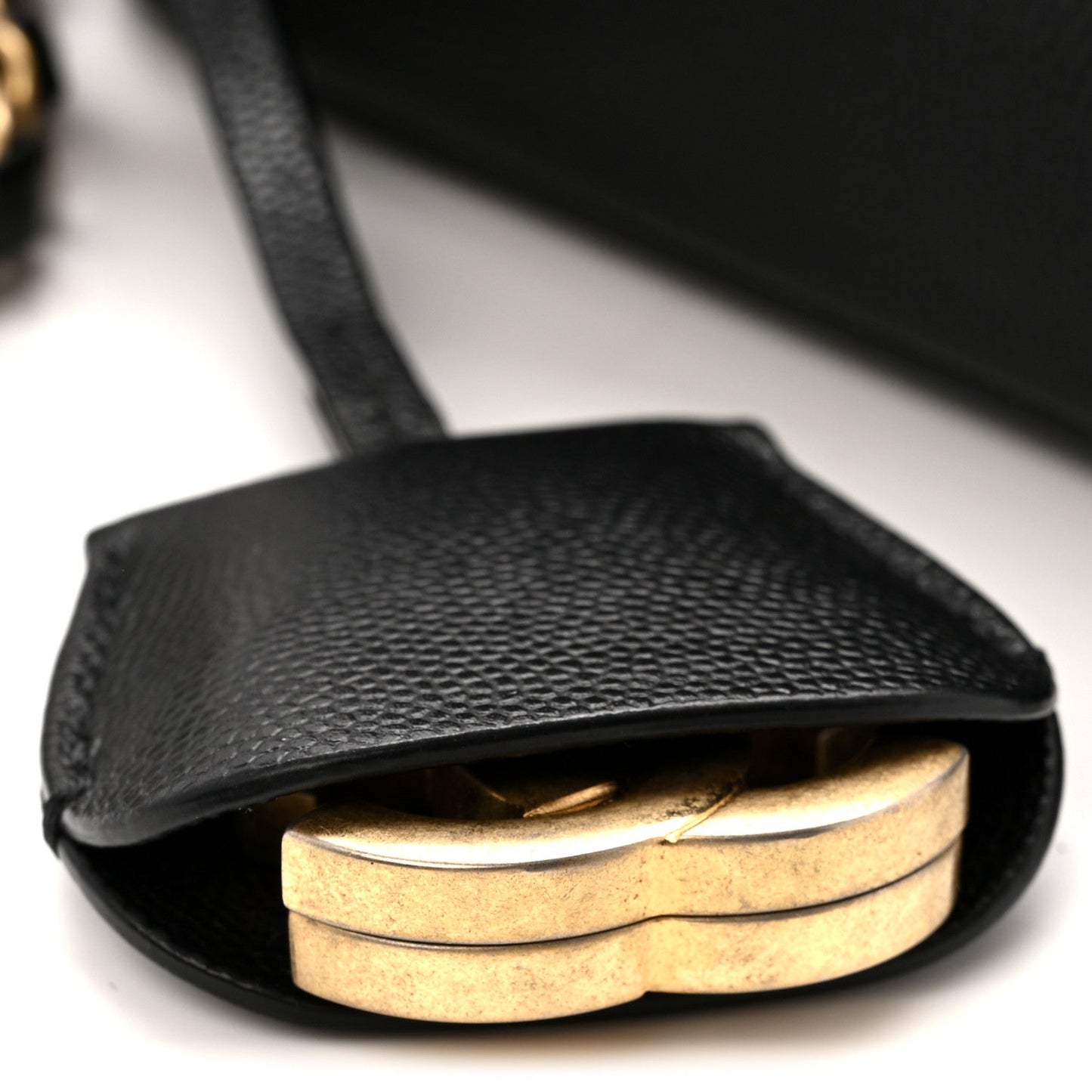 Caviar Quilted Medium CC Filigree Vanity Case Black