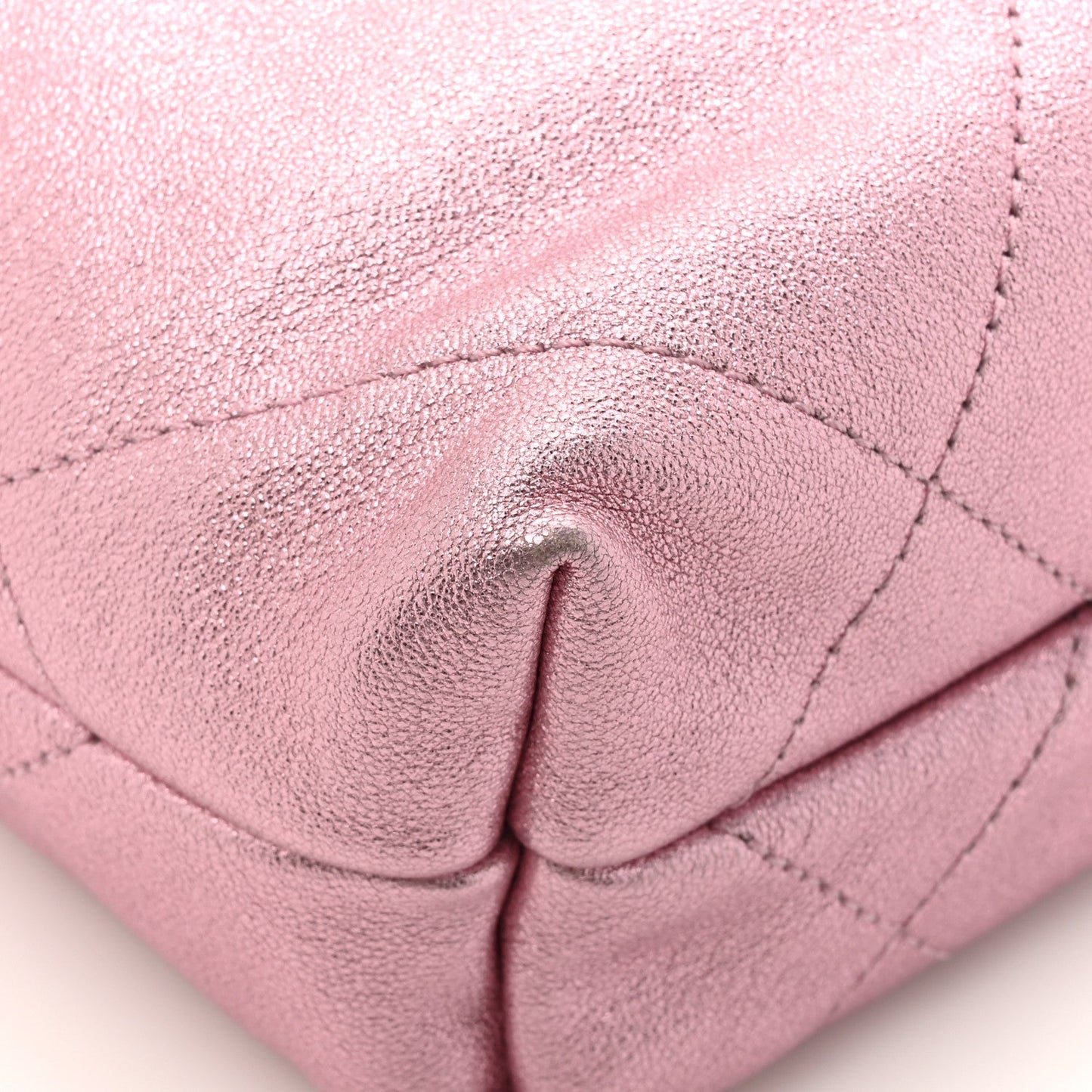Metallic Lambskin Lacquered Monochrome Quilted Mini Chanel 22 Pink