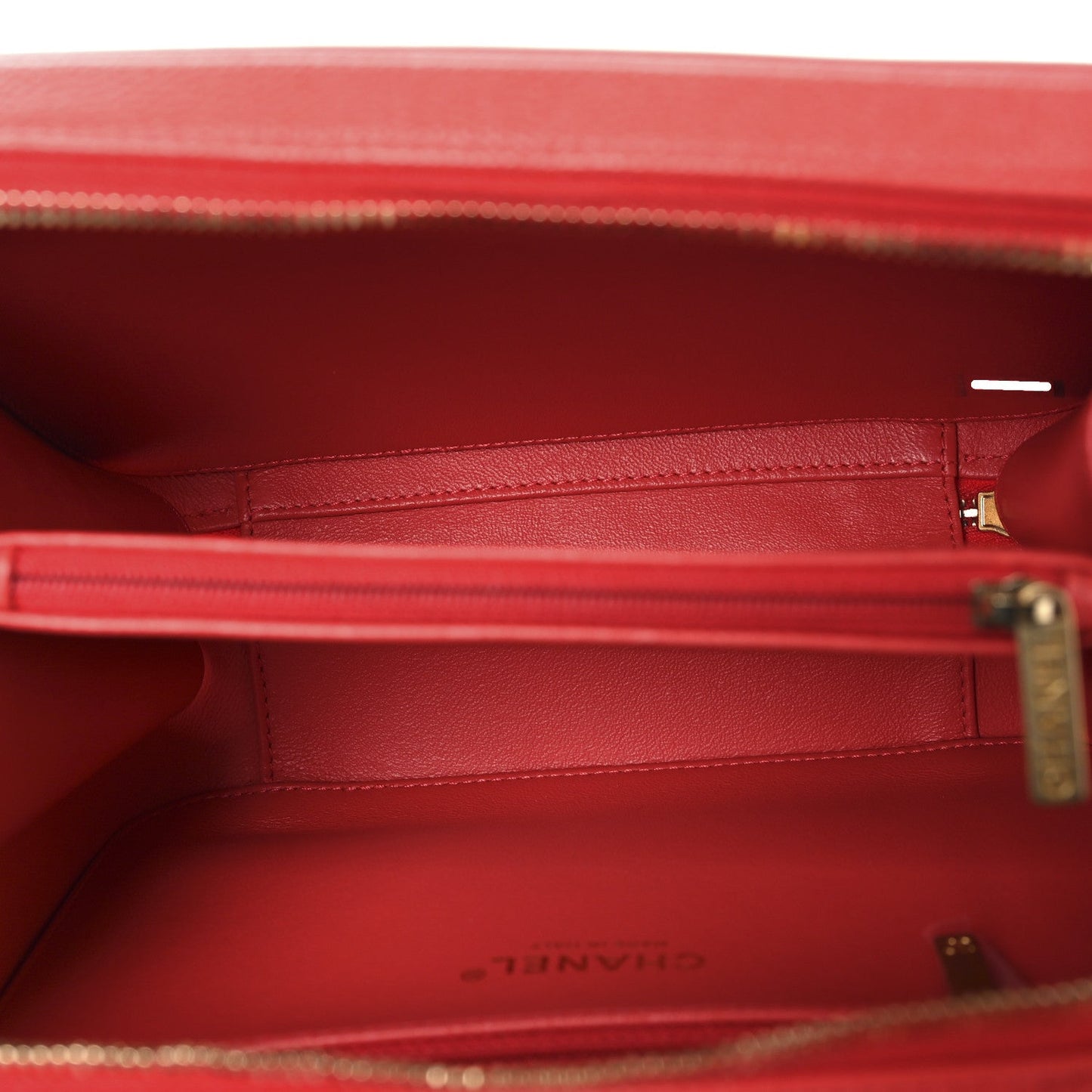 Caviar Quilted Medium CC Filigree Vanity Case Red