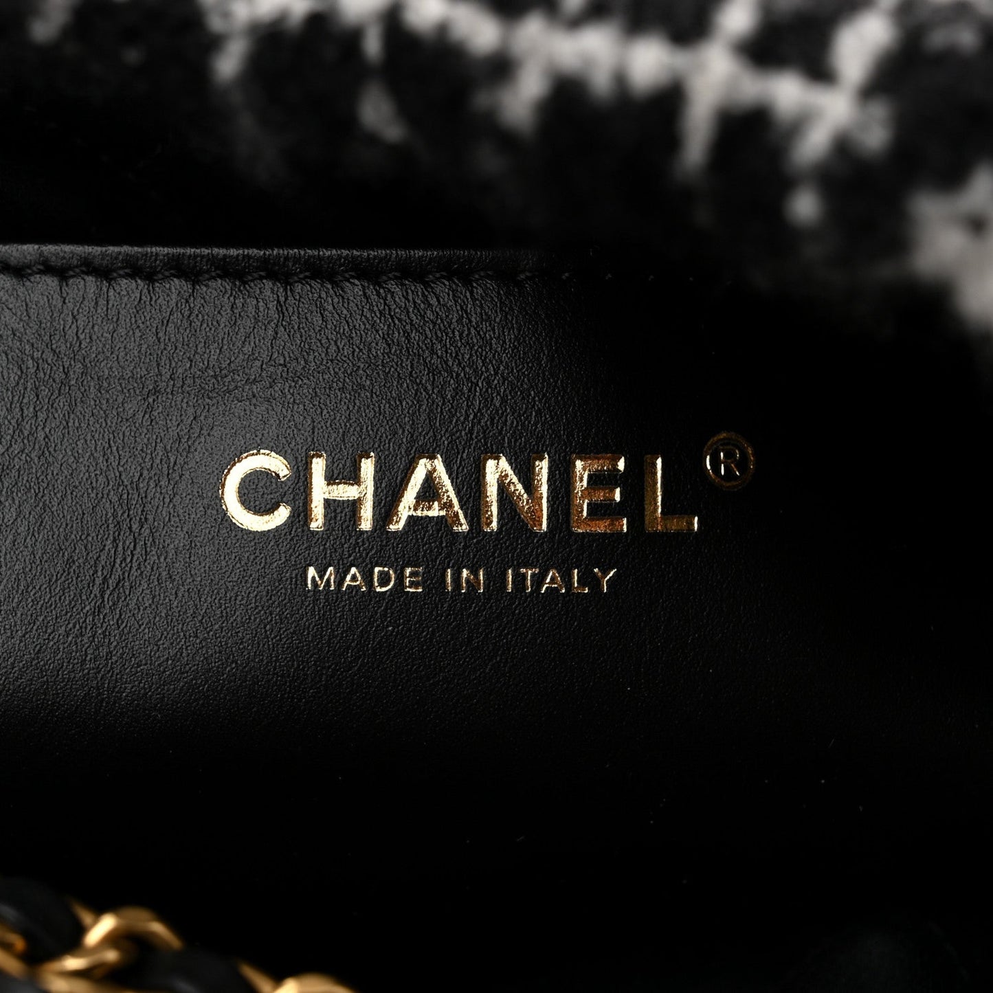 Cashmere Mini Chanel 22 Black White
