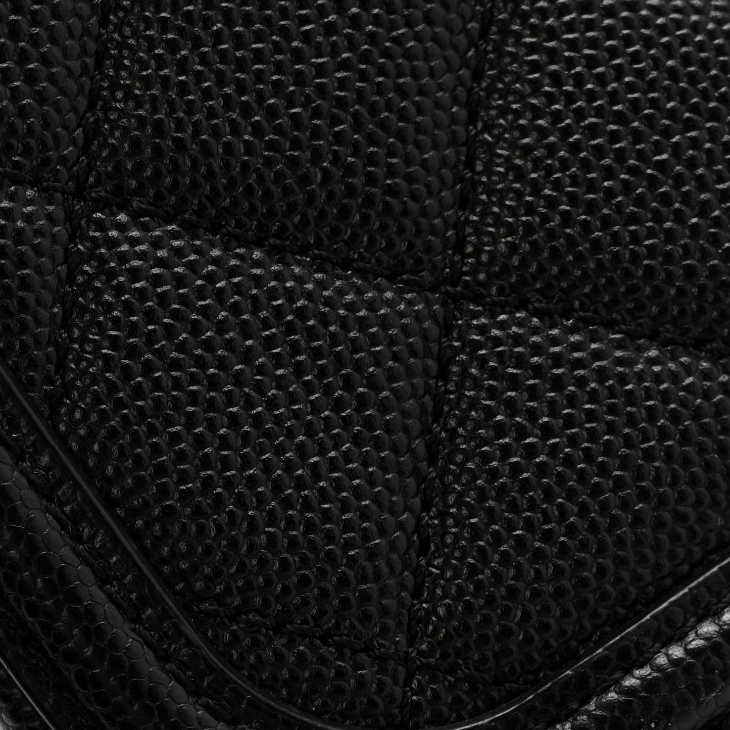 Caviar Quilted Medium CC Filigree Vanity Case Black