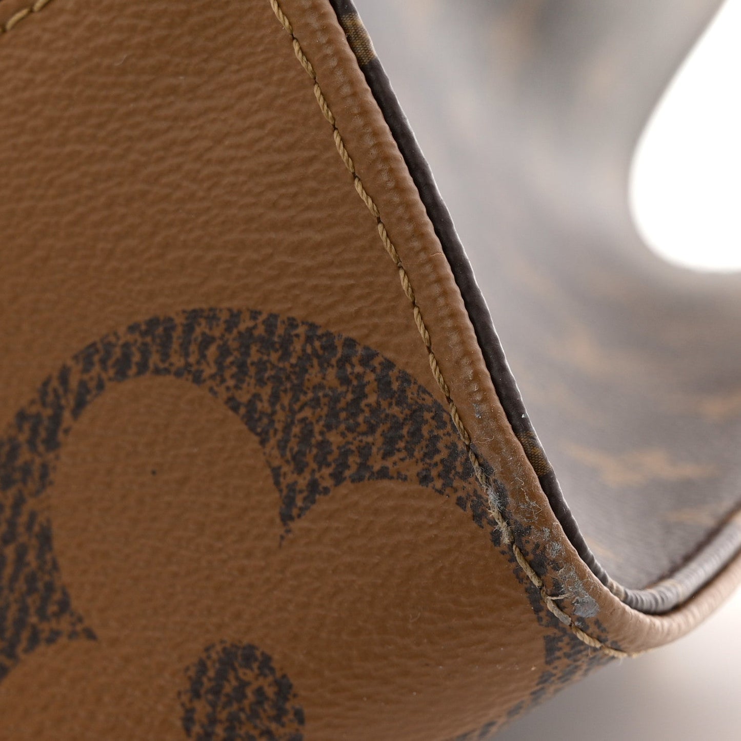 Reverse Monogram Giant Onthego MM