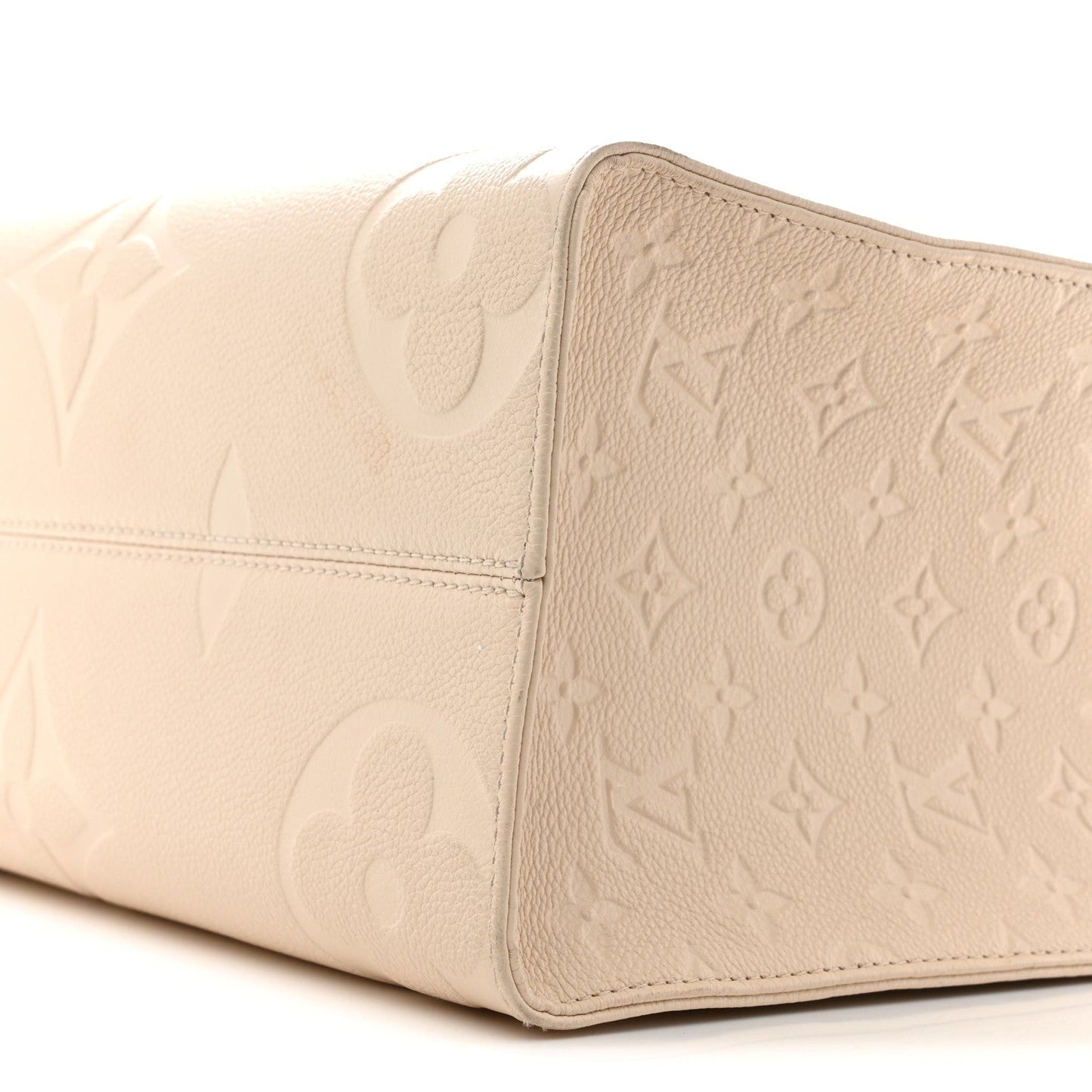 Empreinte Monogram Giant Onthego MM Creme