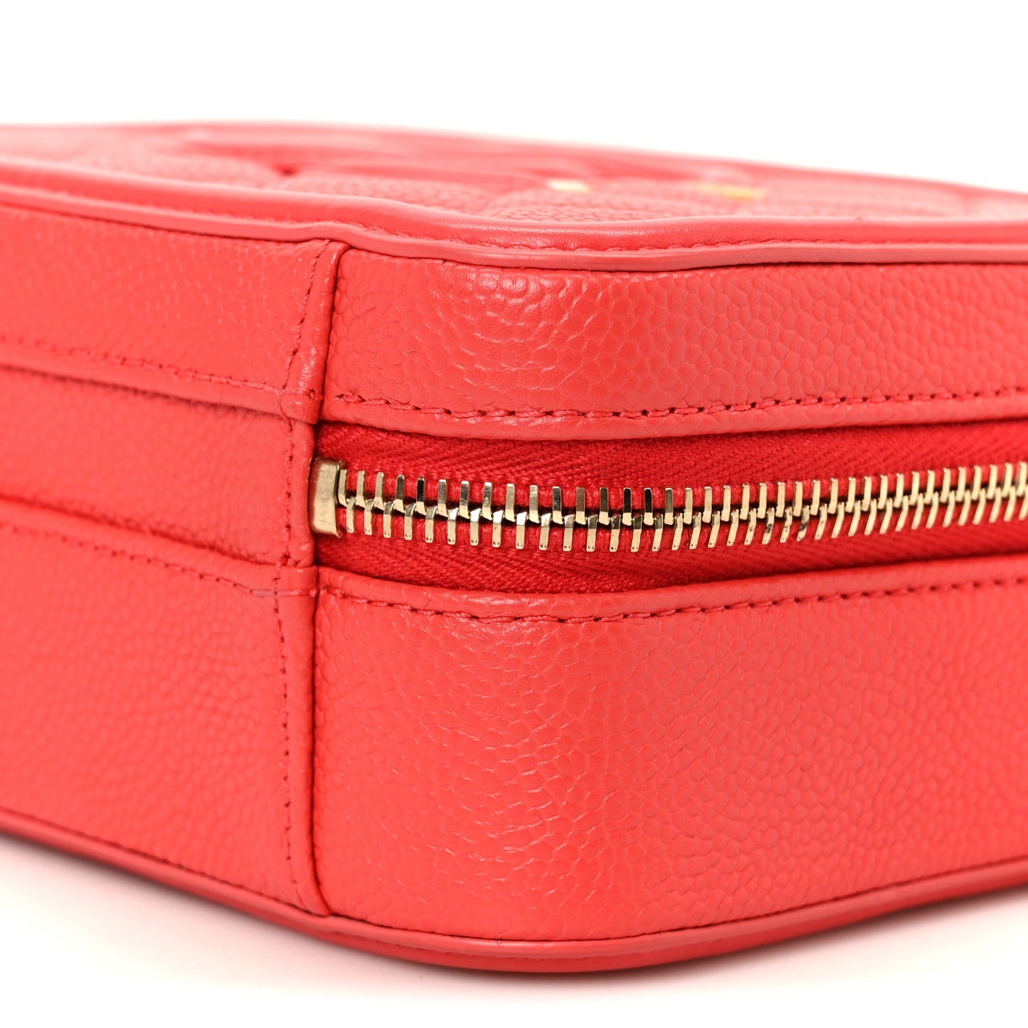 Caviar Quilted Small CC Filigree Vanity Case Red