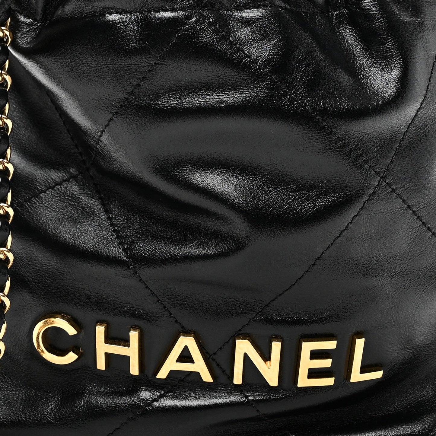 Shiny Calfskin Quilted Pearl CC Chain Mini Chanel 22 Black