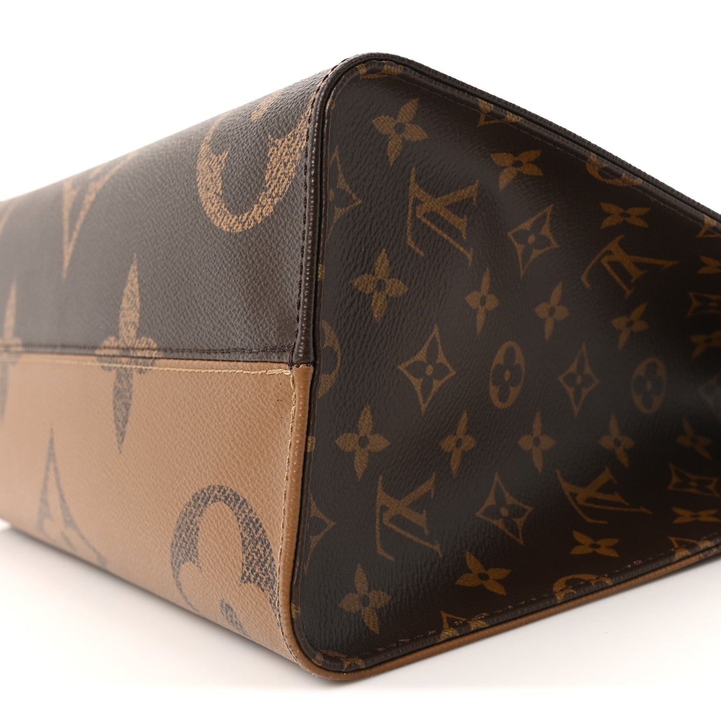 Reverse Monogram Giant Onthego MM