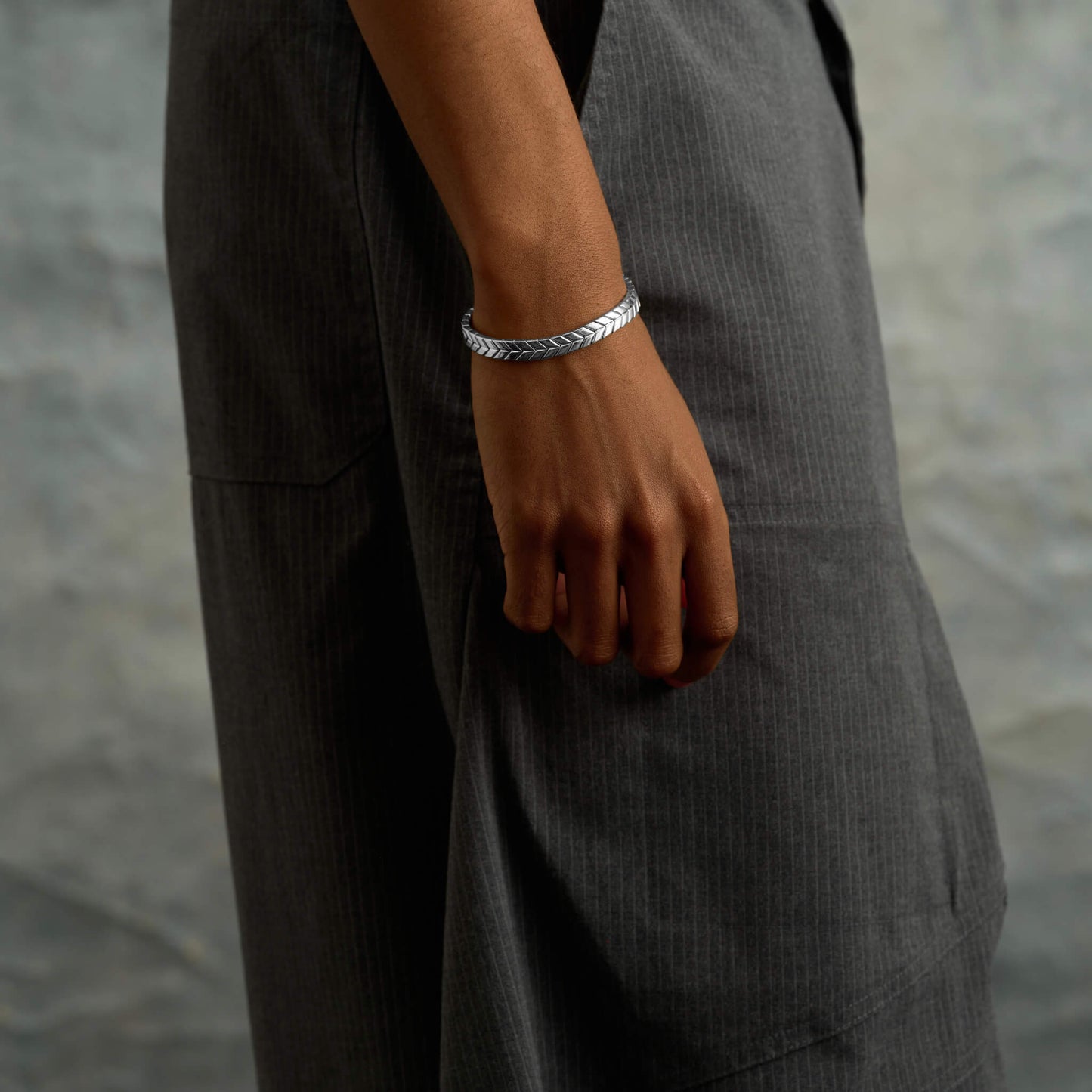 Defined Herringbone Bracelet in White Gold - 7mm