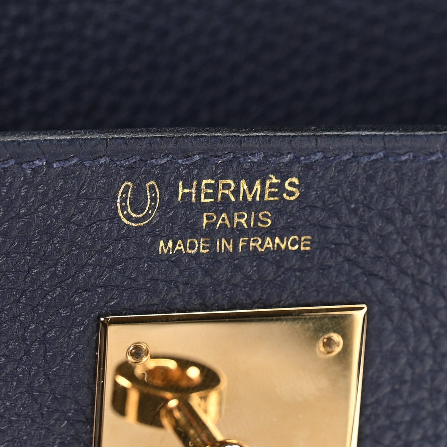 Togo Horseshoe Au Galop Kelly Retourne 28 Bleu Nuit Rouge H Fauve