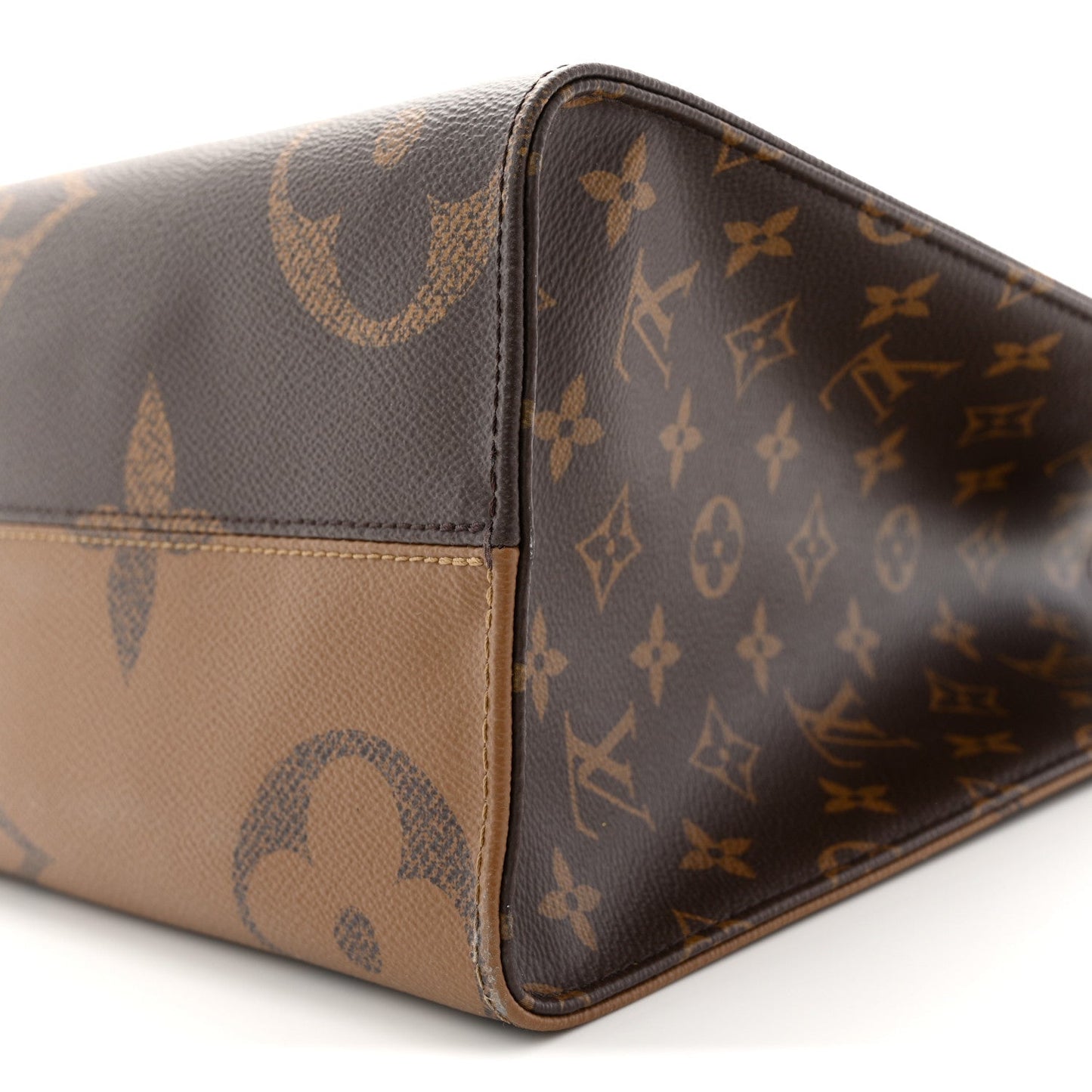 Reverse Monogram Giant Onthego MM