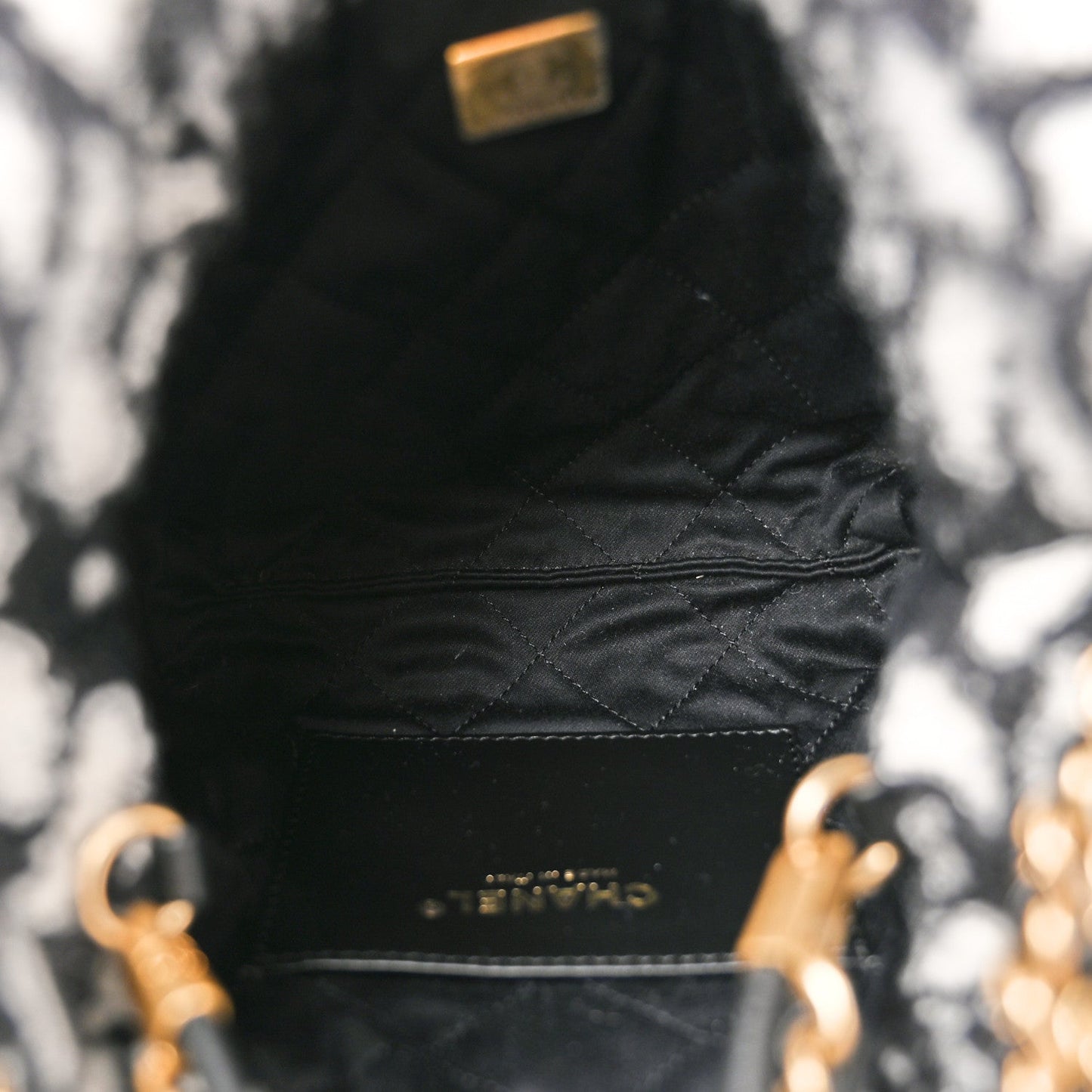 Cashmere Mini Chanel 22 Black White