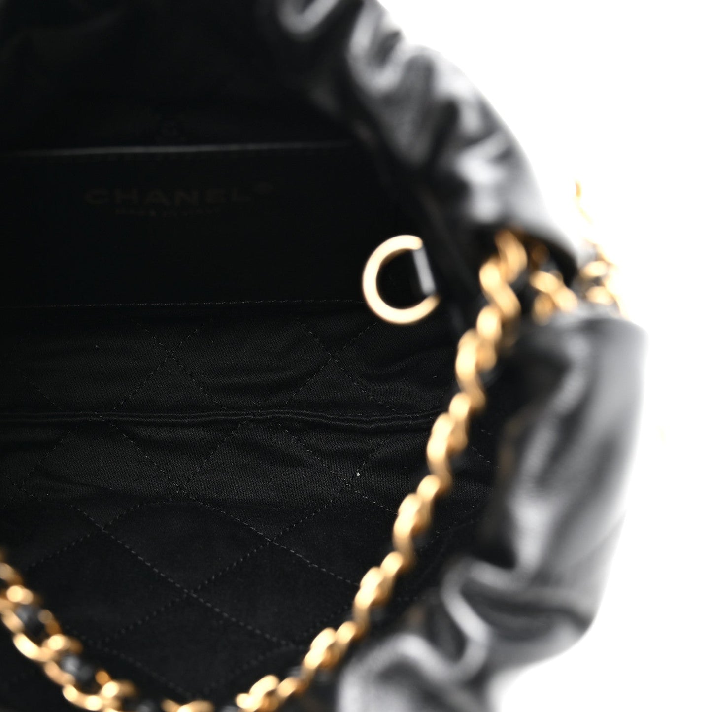 Shiny Calfskin Quilted Pearl CC Chain Mini Chanel 22 Black