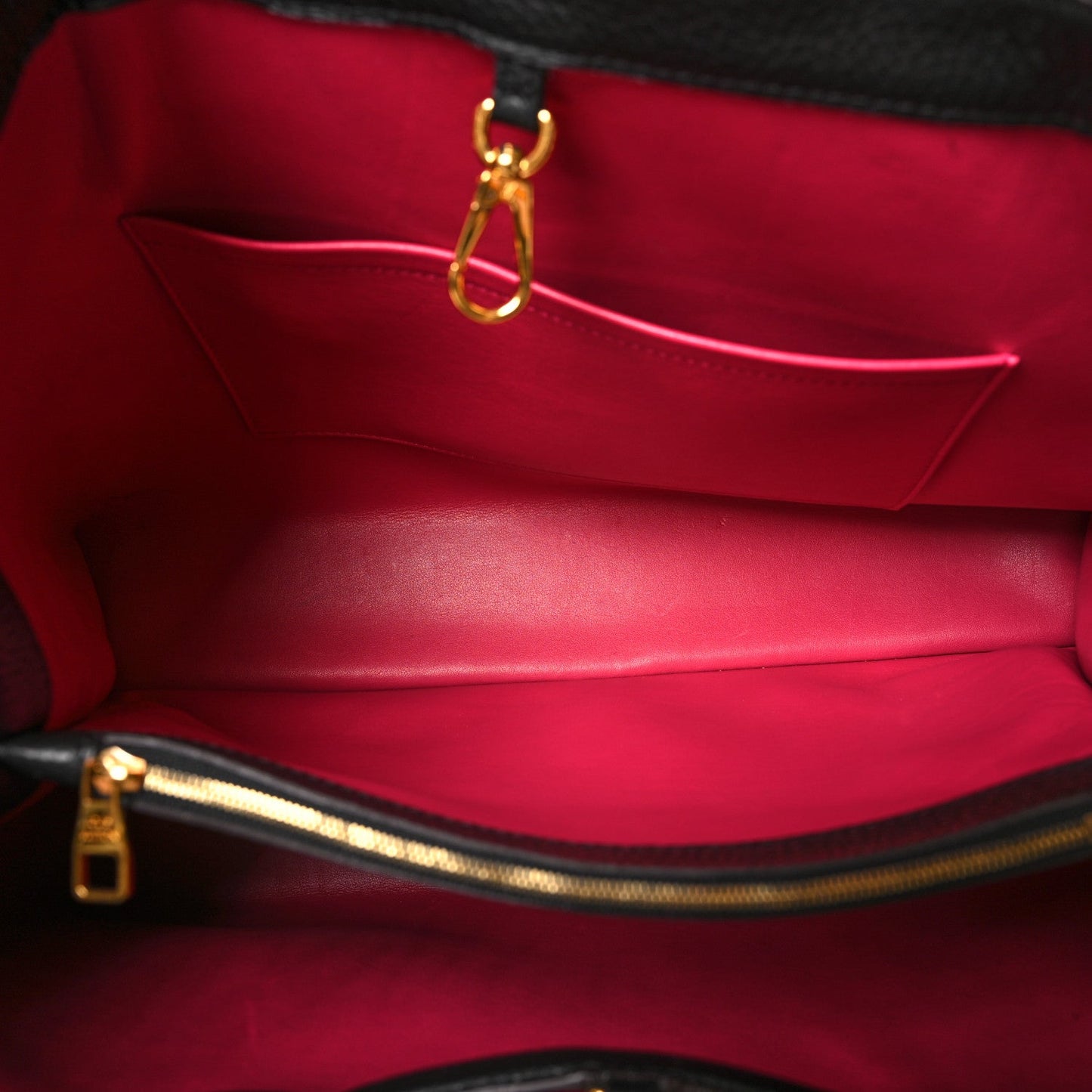 Taurillon Capucines GM  Black Fuchsia