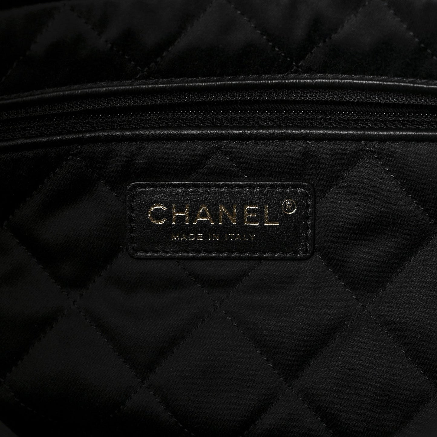 Shiny Calfskin Quilted Small Chanel 22 Black