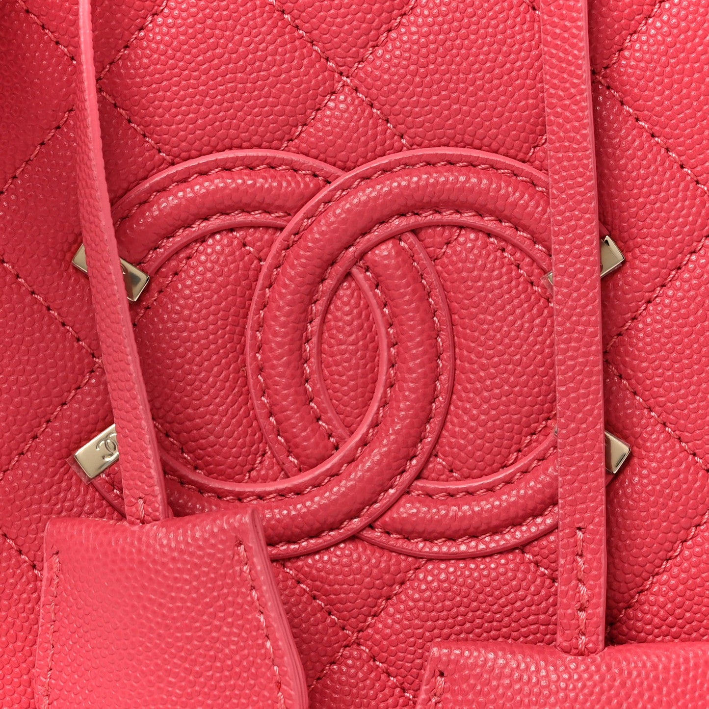 Caviar Quilted CC North South Filigree Vanity Case Pink