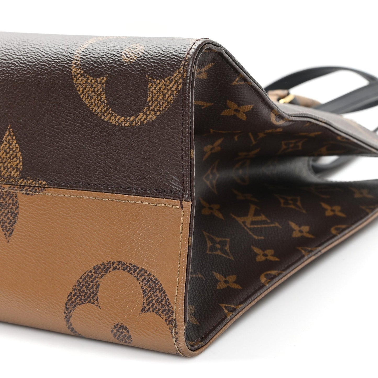 Reverse Monogram Giant Onthego PM