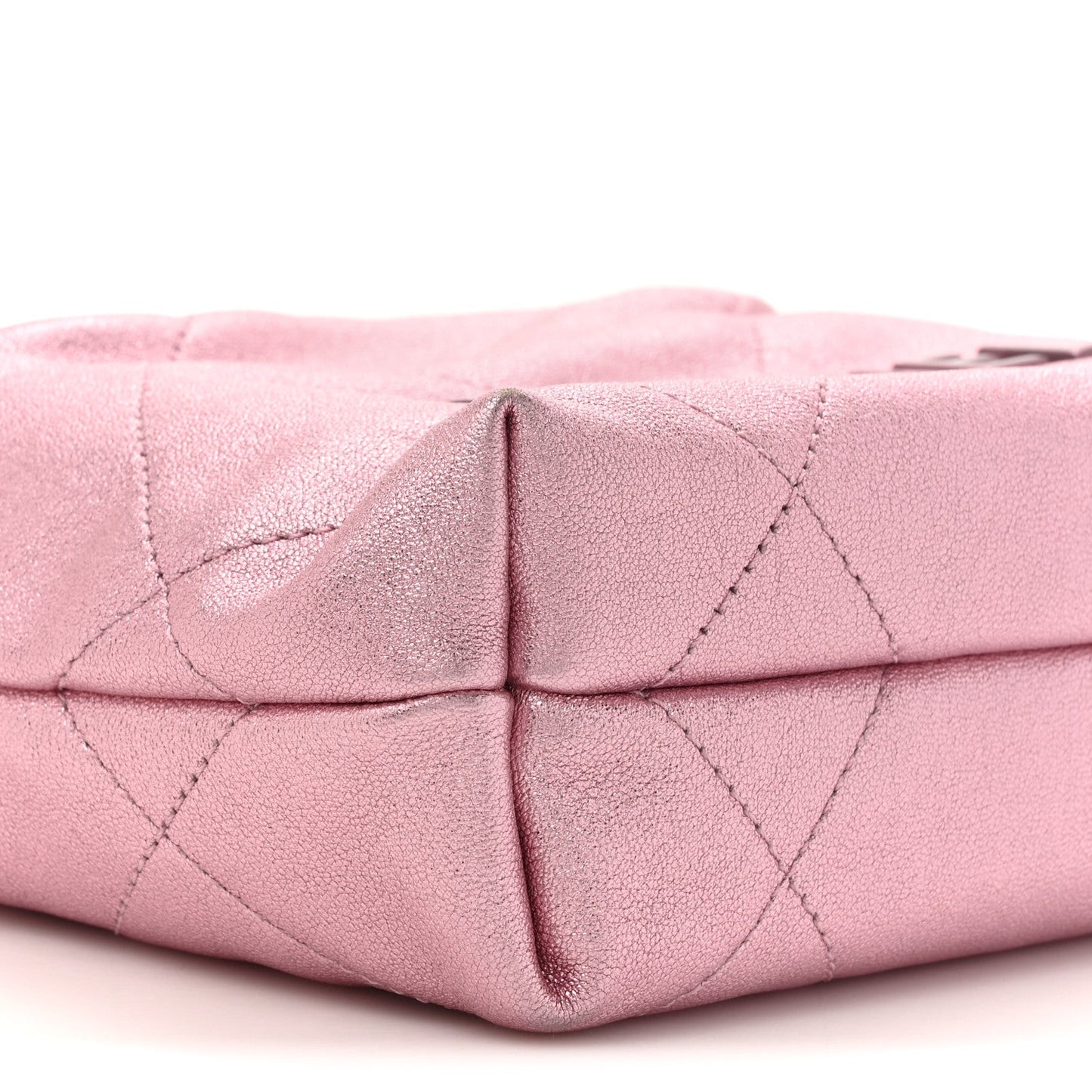 Metallic Lambskin Lacquered Monochrome Quilted Mini Chanel 22 Pink