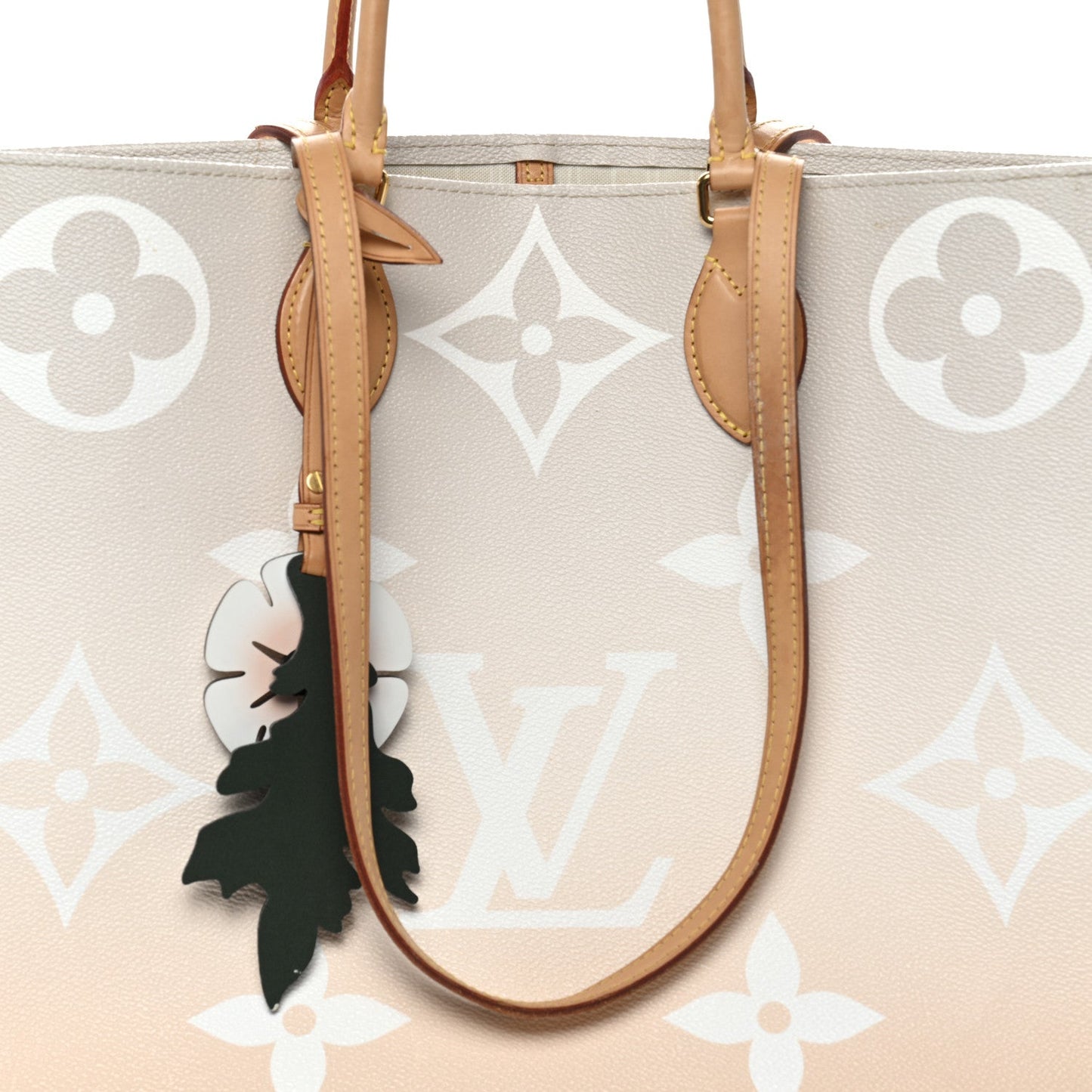 Monogram Giant By The Pool Onthego GM Brume