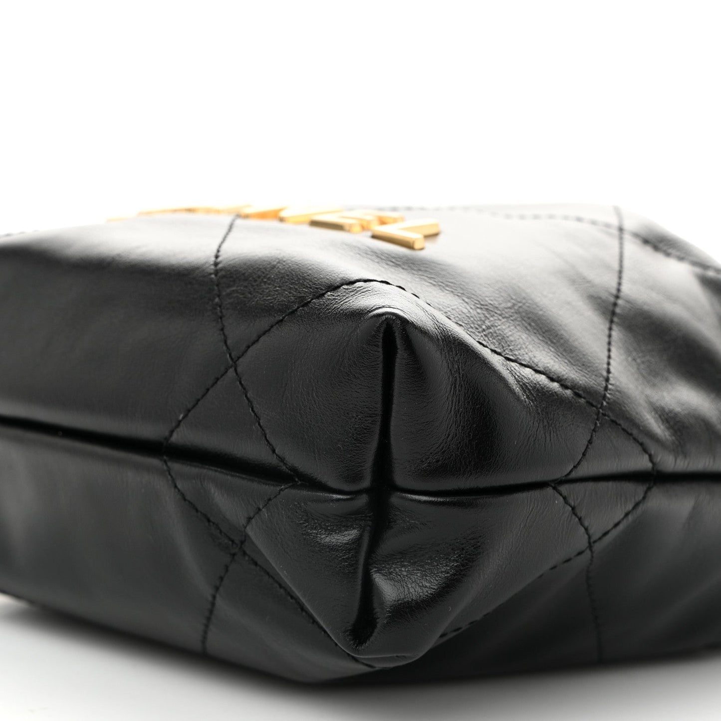 Shiny Calfskin Quilted Pearl CC Chain Mini Chanel 22 Black