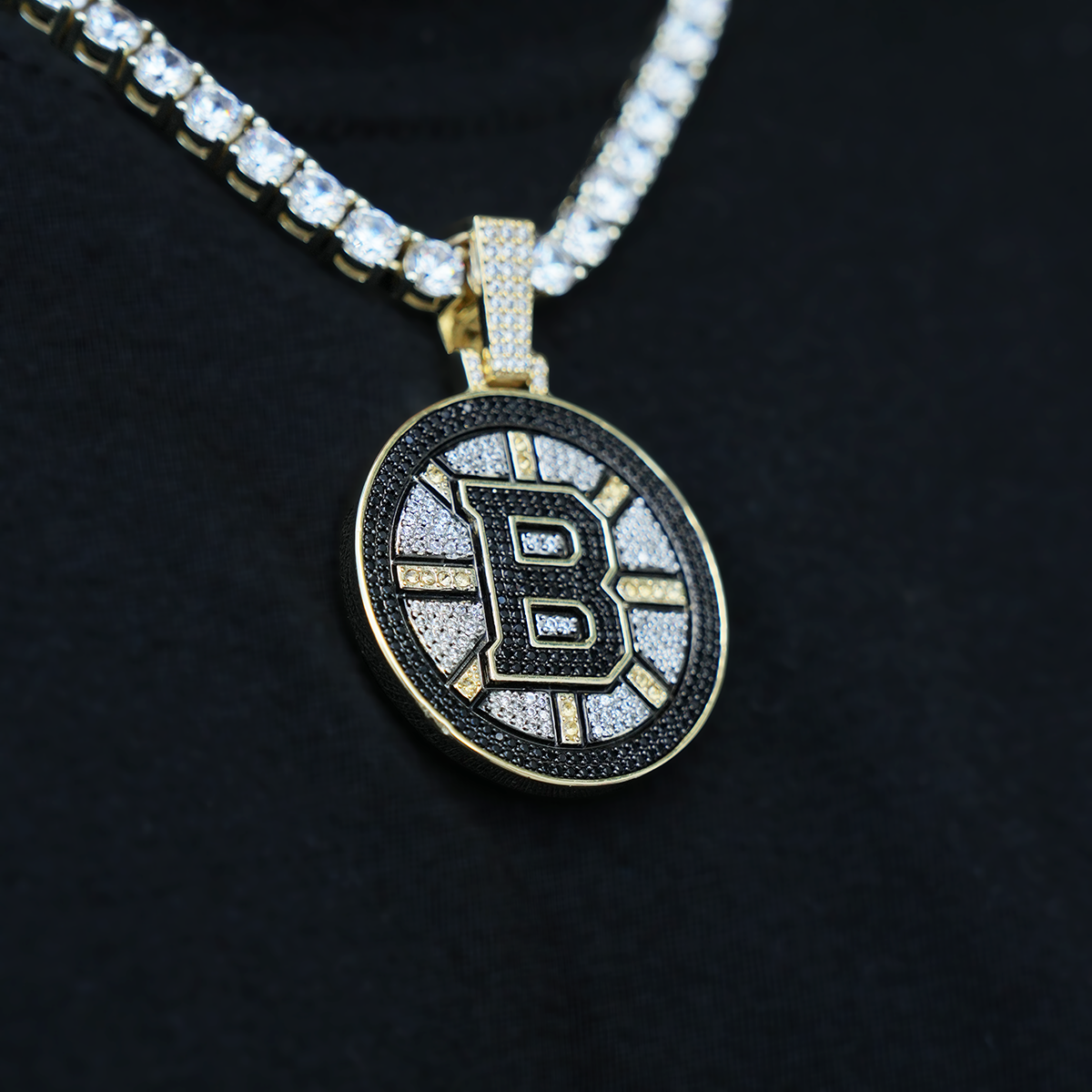 Boston Bruins Official NHL Logo Pendant in Yellow Gold