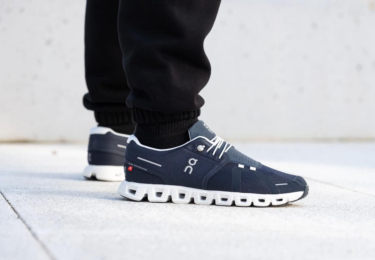 Cloud 5 Coast Sneakers in blue