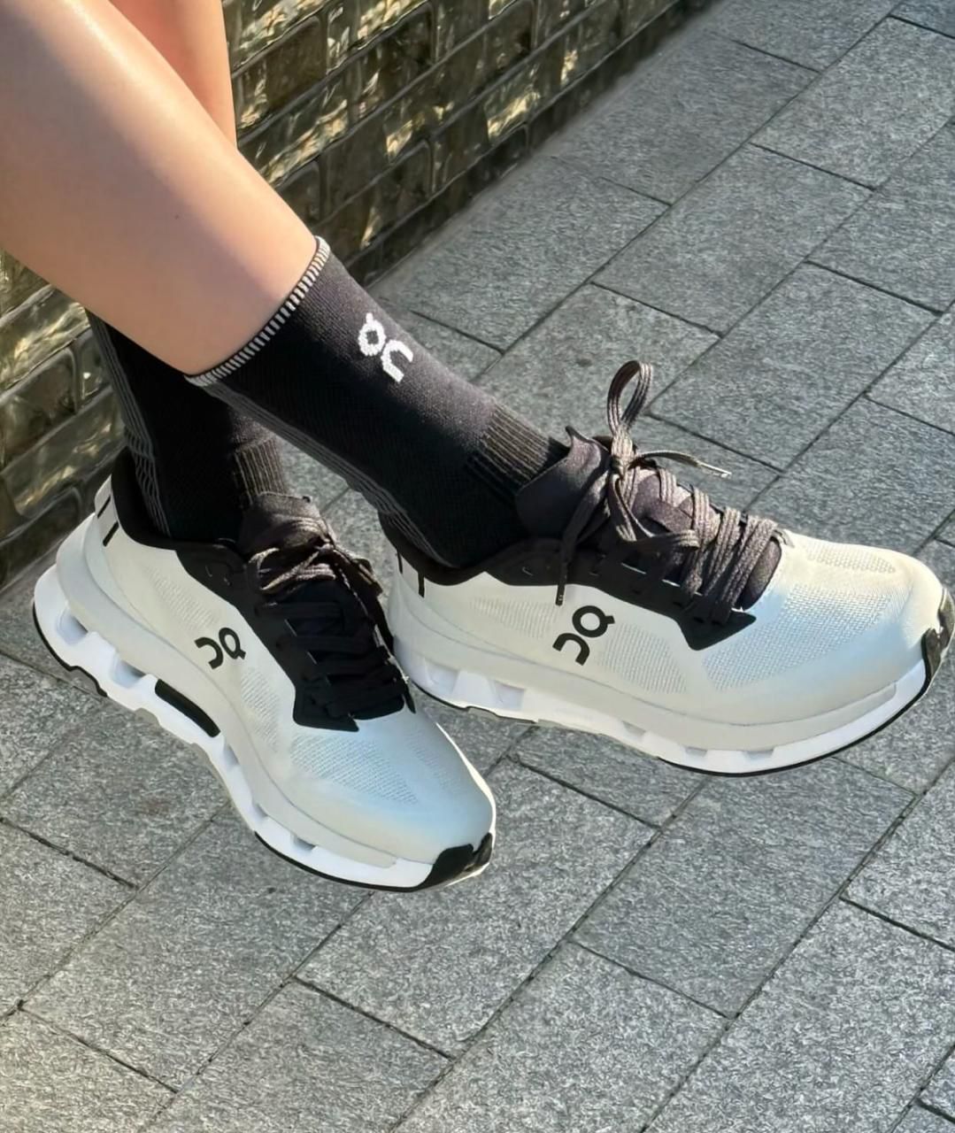 On Running Cloudzone Ice Black