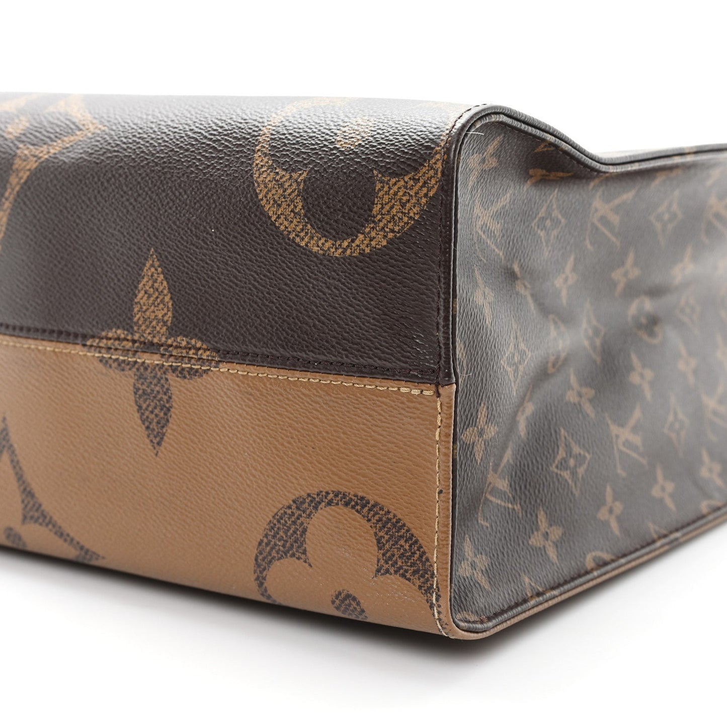 Reverse Monogram Giant Onthego MM