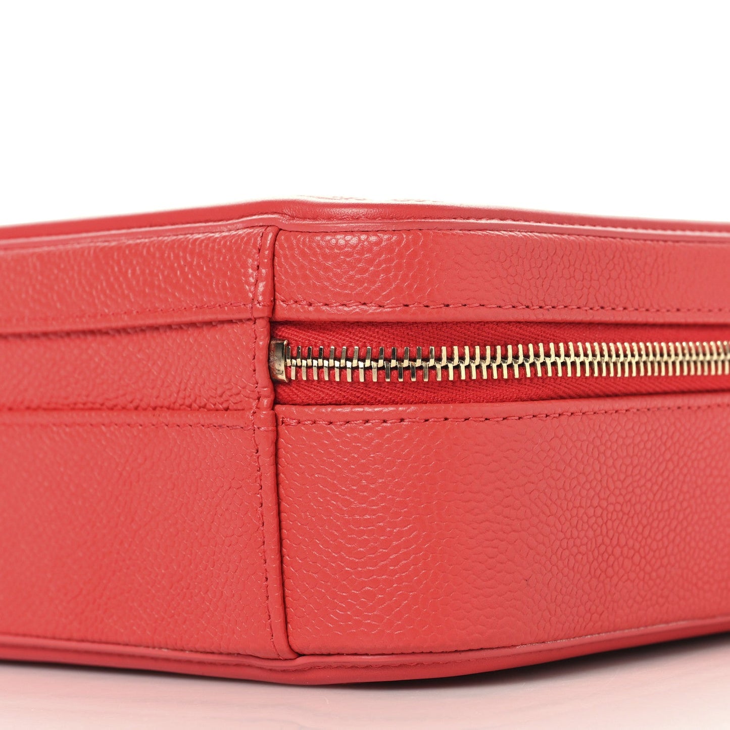 Caviar Quilted Medium CC Filigree Vanity Case Red