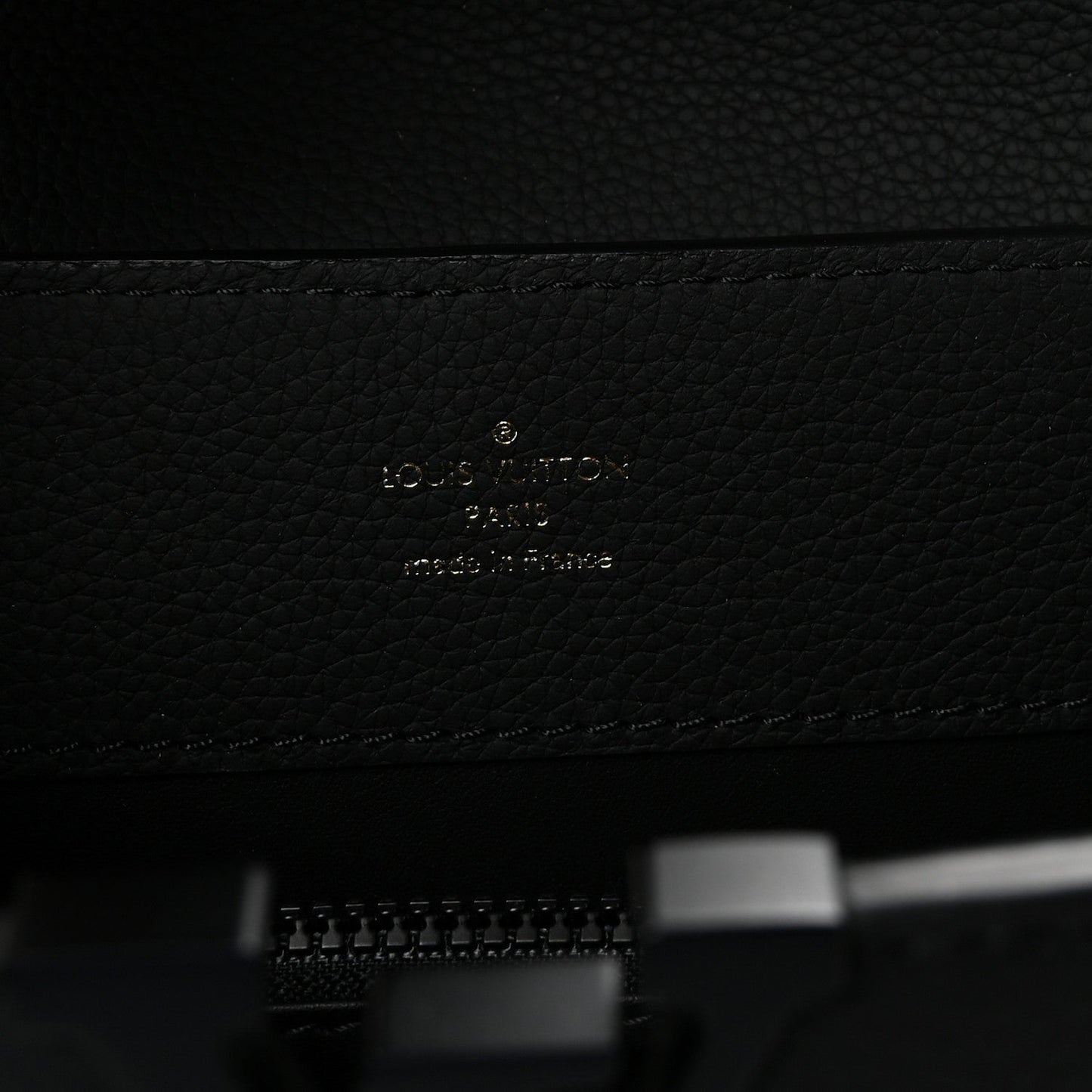 Taurillon Capucines East West MM Matte Black