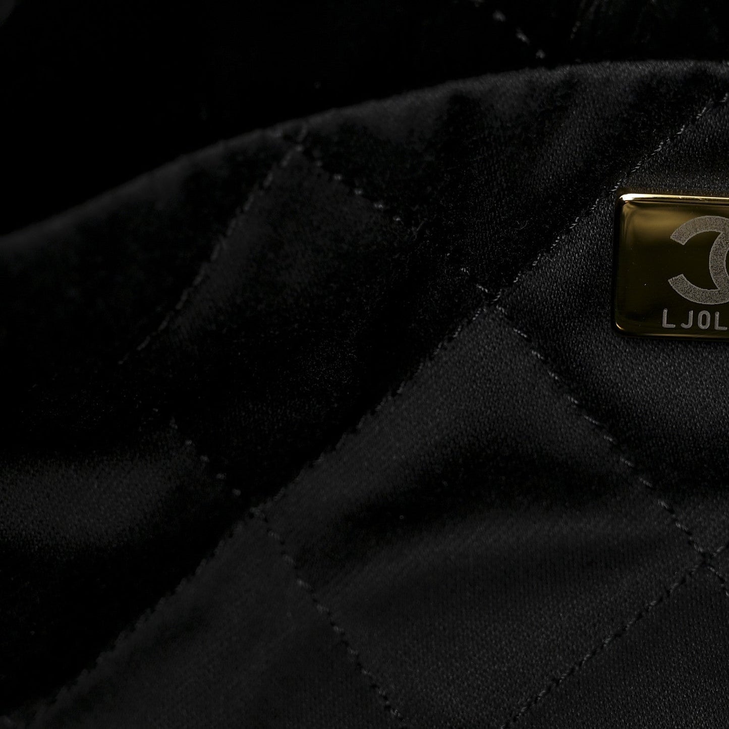 Shiny Calfskin Quilted Small Chanel 22 Black
