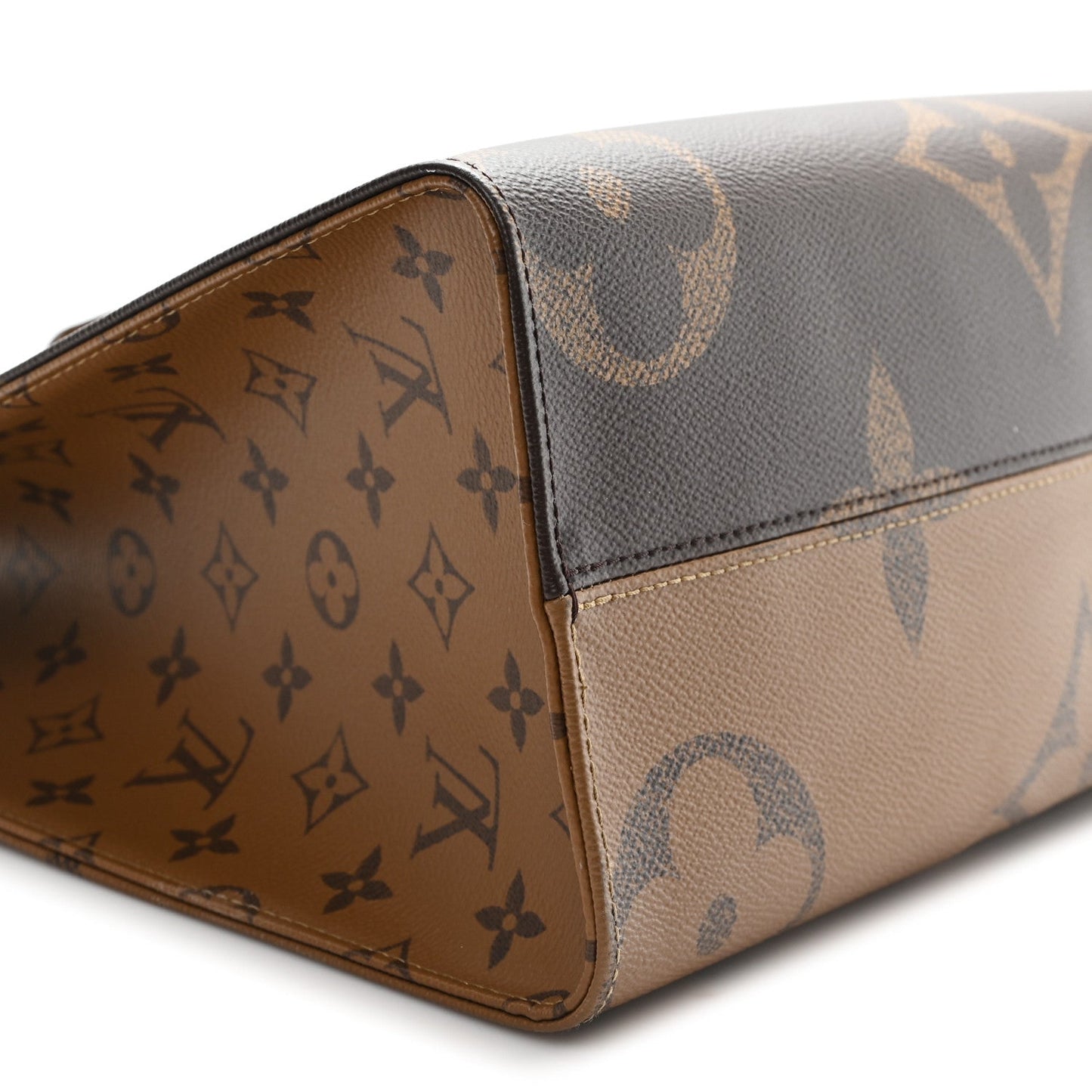 Reverse Monogram Giant Onthego MM