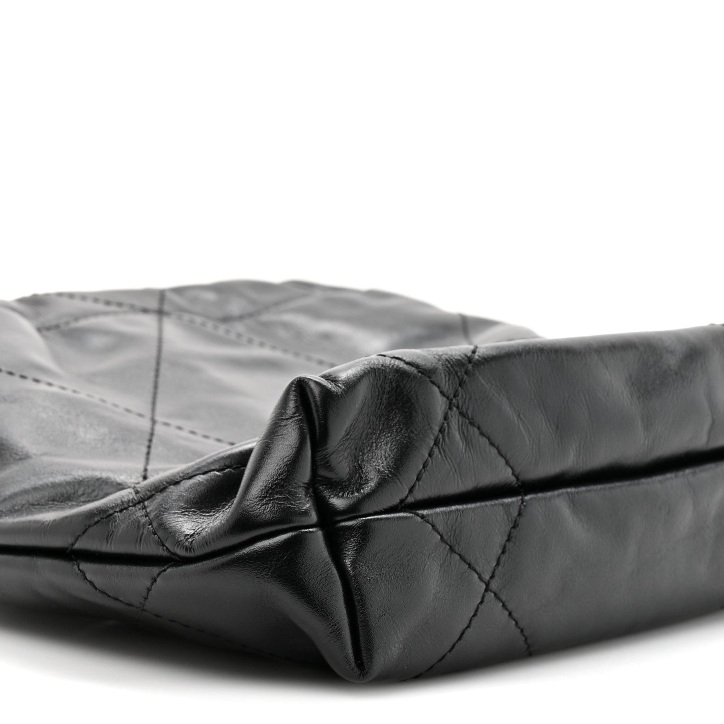 Shiny Calfskin Quilted Pearl CC Chain Mini Chanel 22 Black